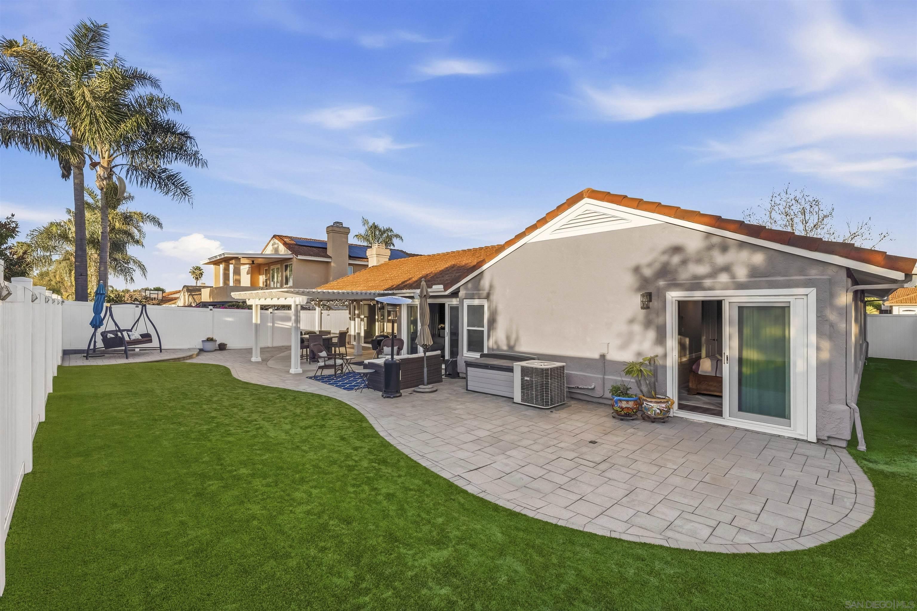 Detail Gallery Image 13 of 36 For 849  Muirfield Drive, Oceanside,  CA 92058 - 5 Beds | 2/1 Baths