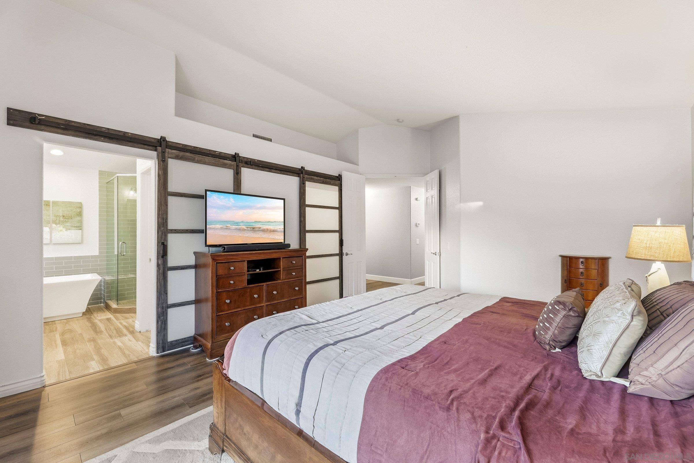 Detail Gallery Image 14 of 36 For 849  Muirfield Drive, Oceanside,  CA 92058 - 5 Beds | 2/1 Baths