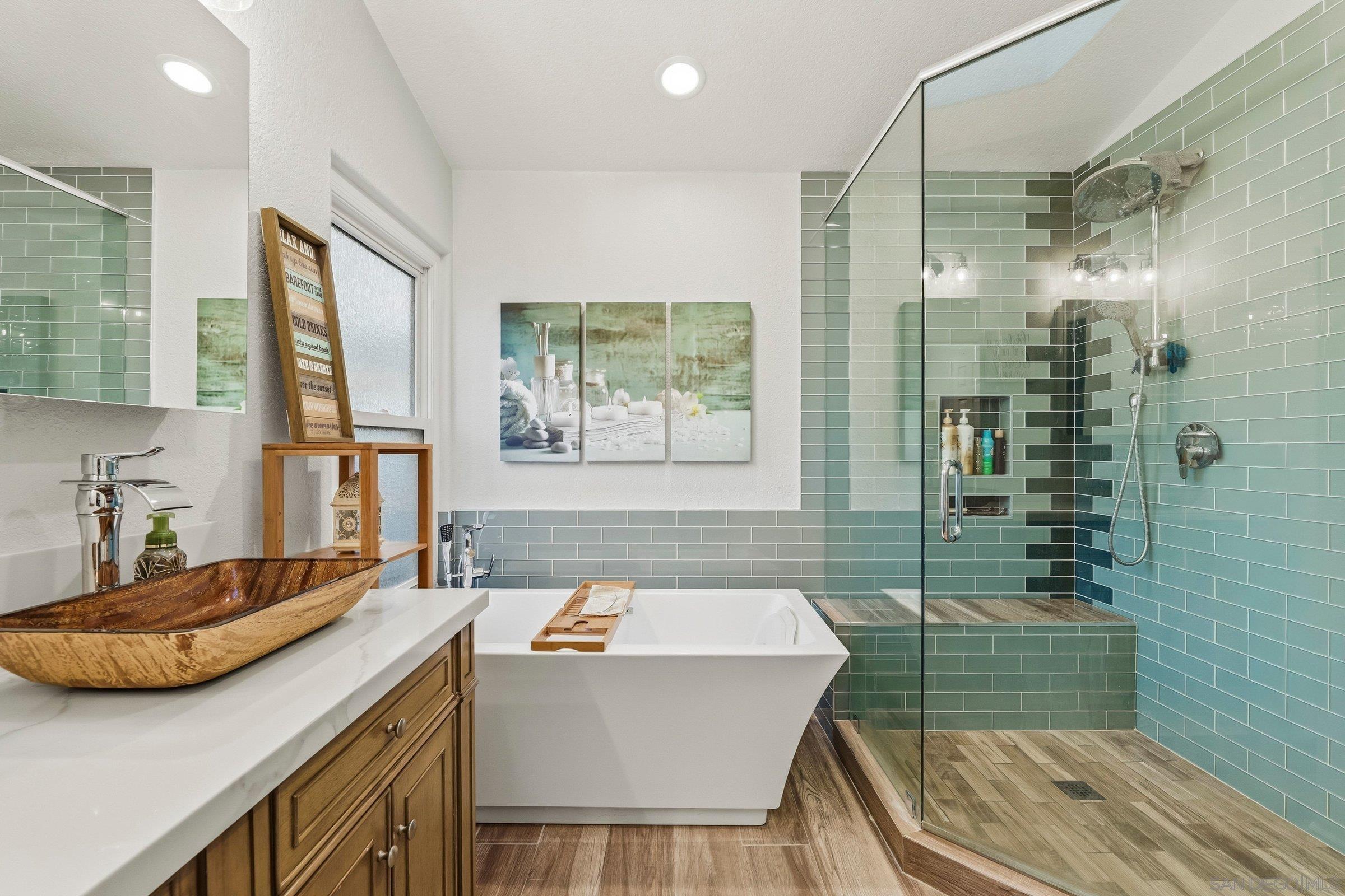 Detail Gallery Image 15 of 36 For 849  Muirfield Drive, Oceanside,  CA 92058 - 5 Beds | 2/1 Baths