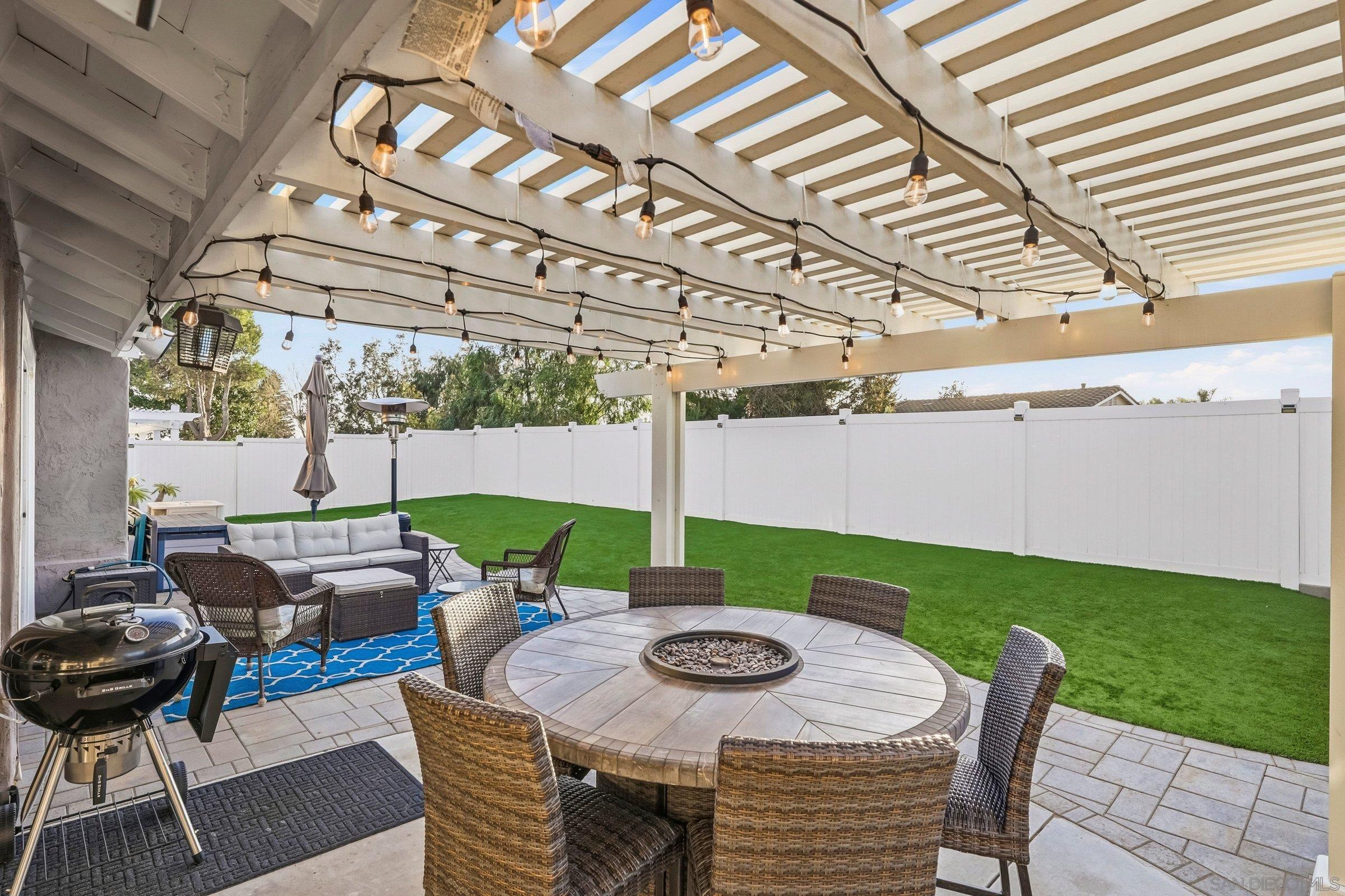 Detail Gallery Image 21 of 36 For 849  Muirfield Drive, Oceanside,  CA 92058 - 5 Beds | 2/1 Baths