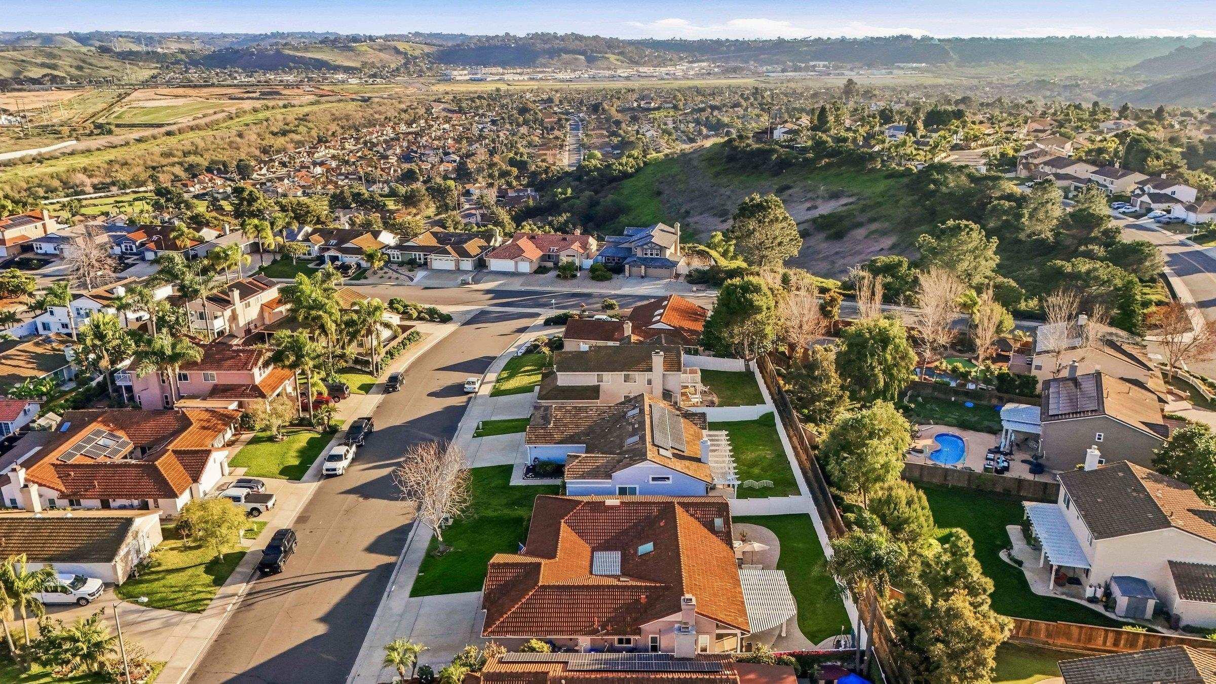Detail Gallery Image 30 of 36 For 849  Muirfield Drive, Oceanside,  CA 92058 - 5 Beds | 2/1 Baths