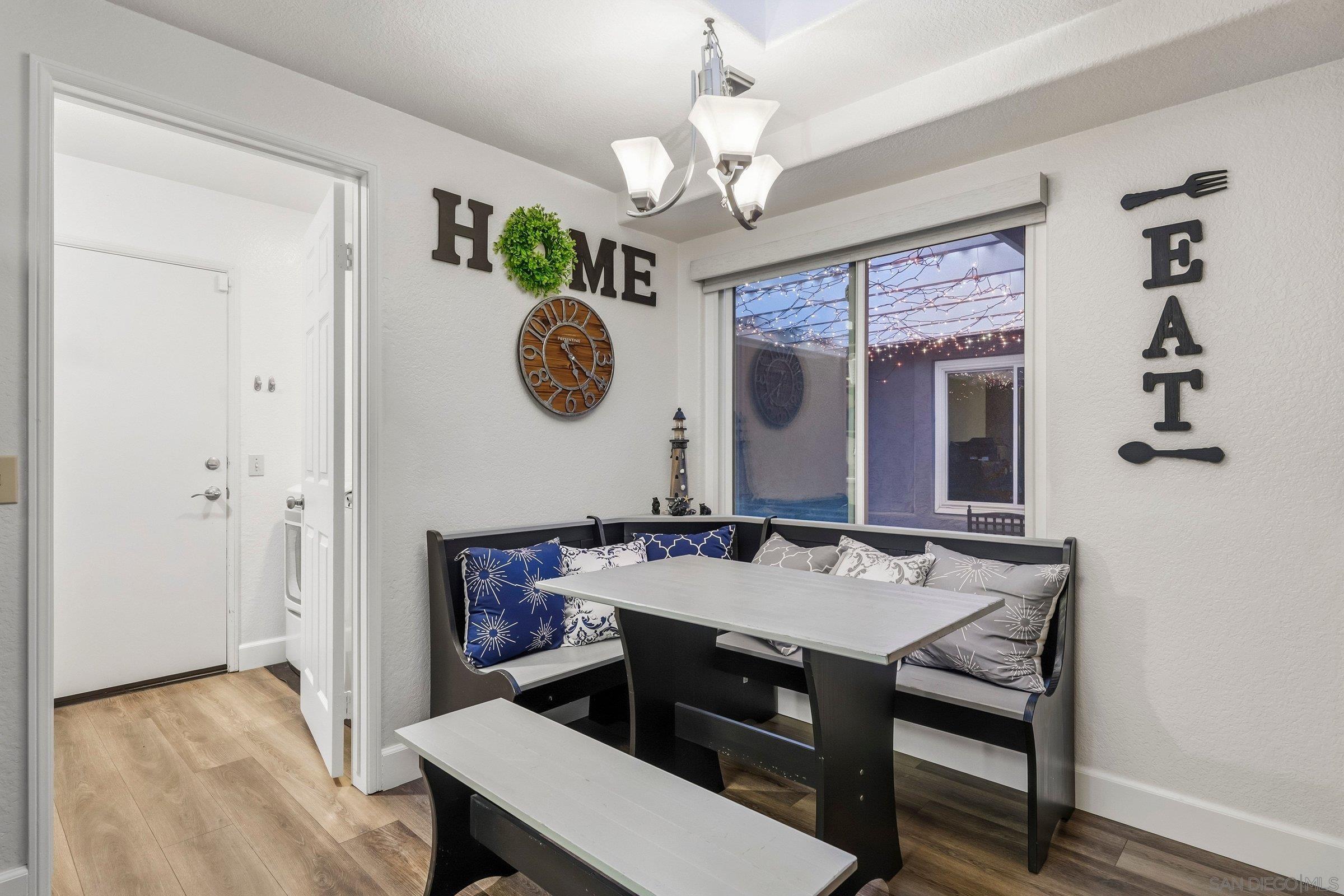 Detail Gallery Image 7 of 36 For 849  Muirfield Drive, Oceanside,  CA 92058 - 5 Beds | 2/1 Baths