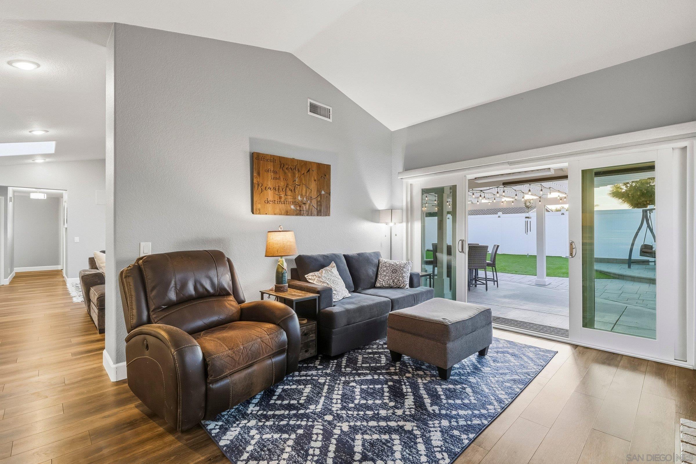 Detail Gallery Image 9 of 36 For 849  Muirfield Drive, Oceanside,  CA 92058 - 5 Beds | 2/1 Baths