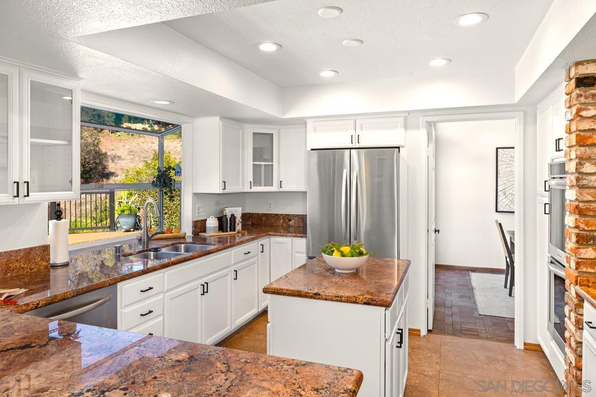 Detail Gallery Image 6 of 25 For 3426  Millikin Ave, San Diego,  CA 92122 - 4 Beds | 2/1 Baths