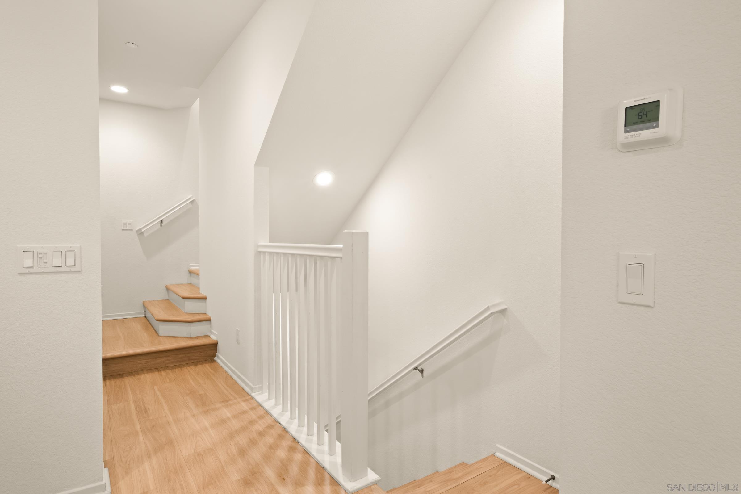 Detail Gallery Image 11 of 52 For 1118  via Lucero, Oceanside,  CA 92056 - 4 Beds | 3/1 Baths