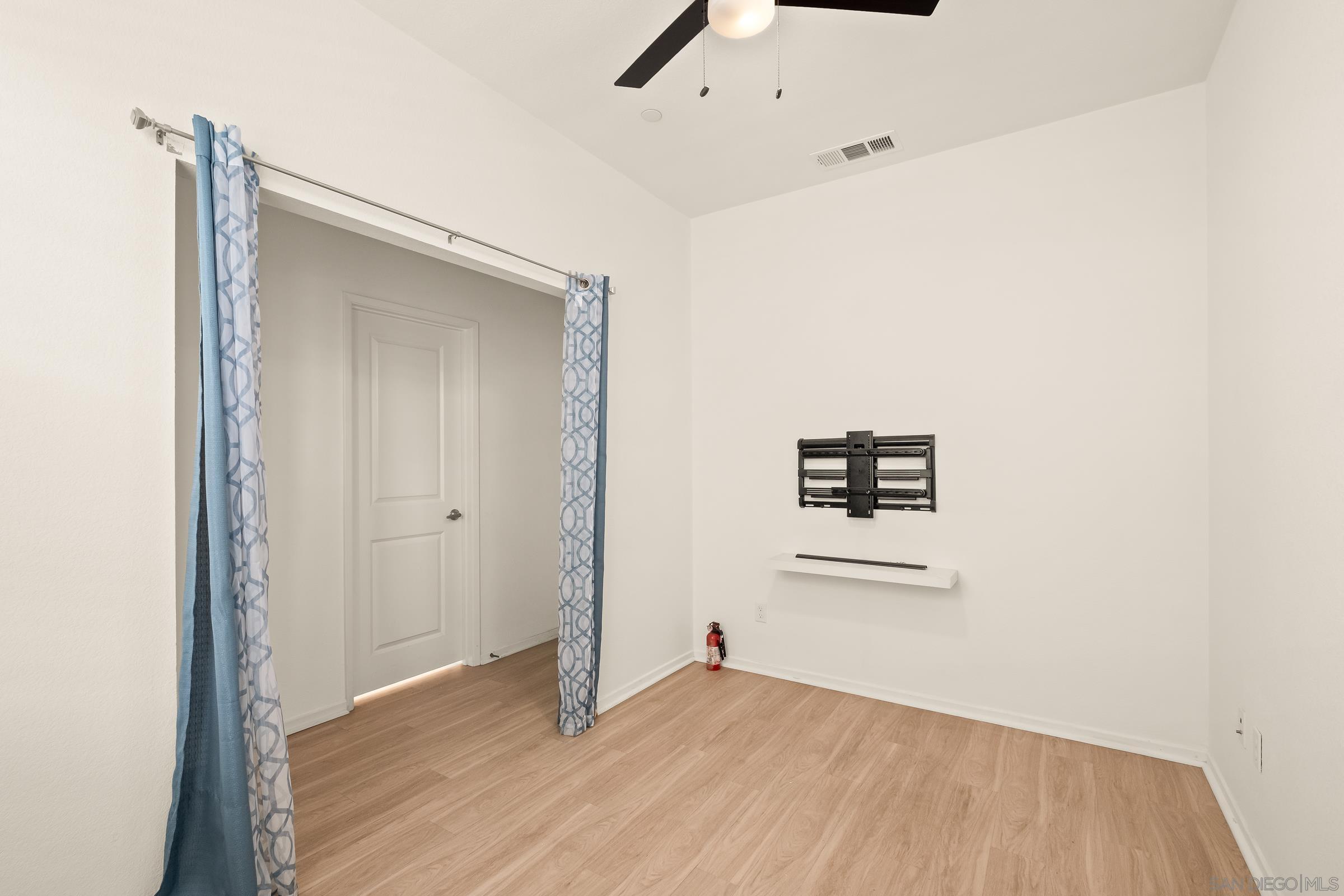 Detail Gallery Image 16 of 52 For 1118  via Lucero, Oceanside,  CA 92056 - 4 Beds | 3/1 Baths