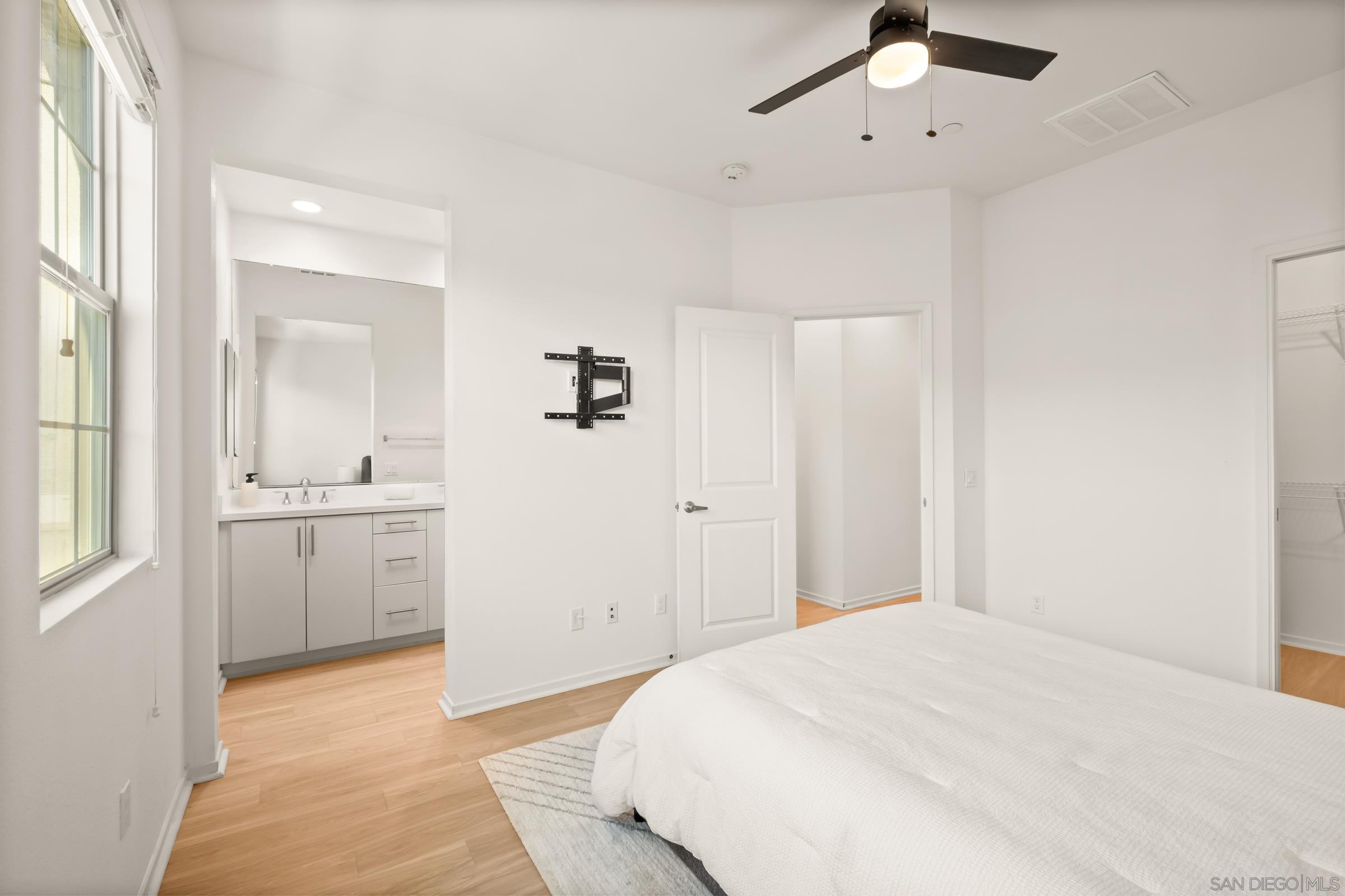 Detail Gallery Image 20 of 52 For 1118  via Lucero, Oceanside,  CA 92056 - 4 Beds | 3/1 Baths