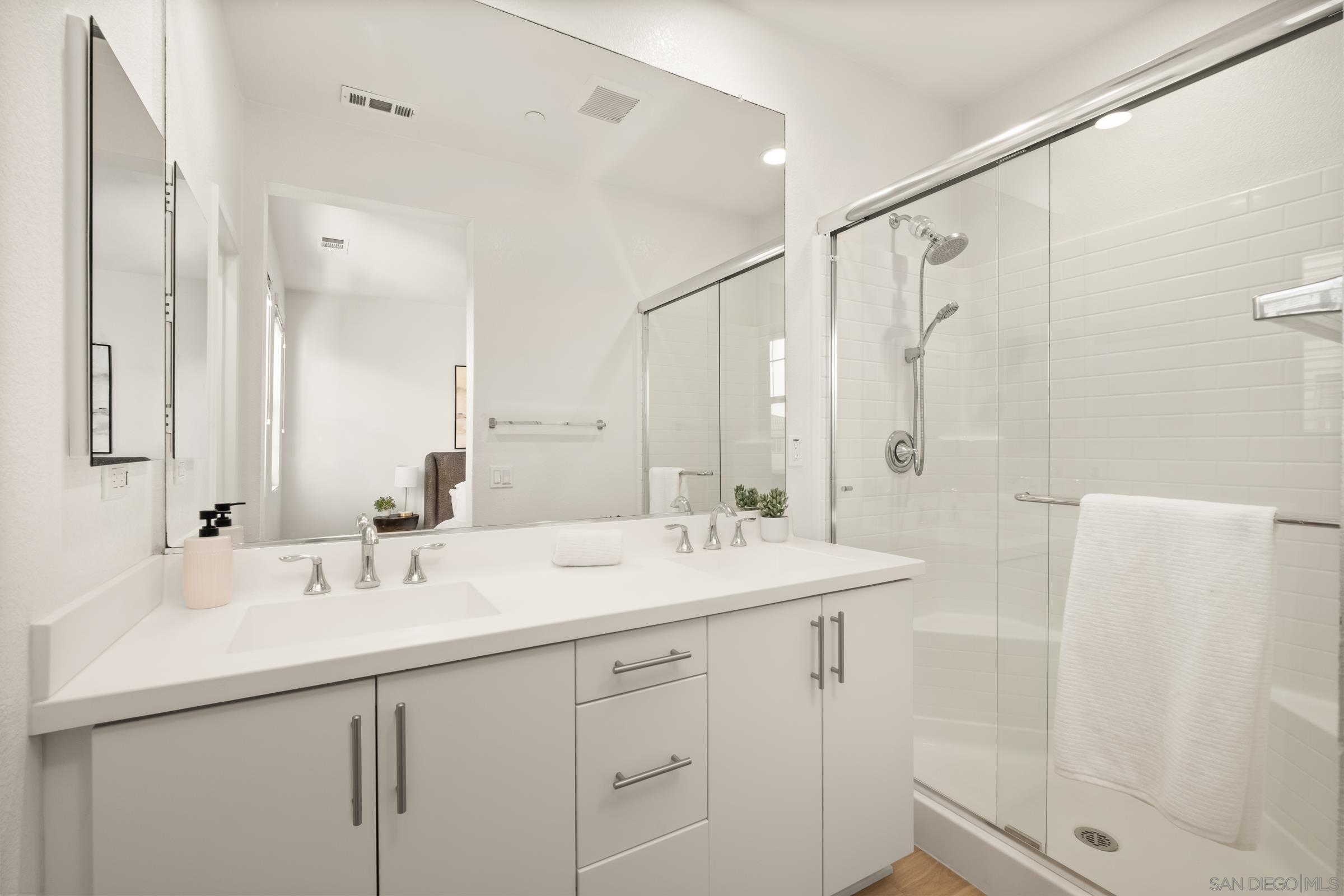 Detail Gallery Image 25 of 52 For 1118  via Lucero, Oceanside,  CA 92056 - 4 Beds | 3/1 Baths