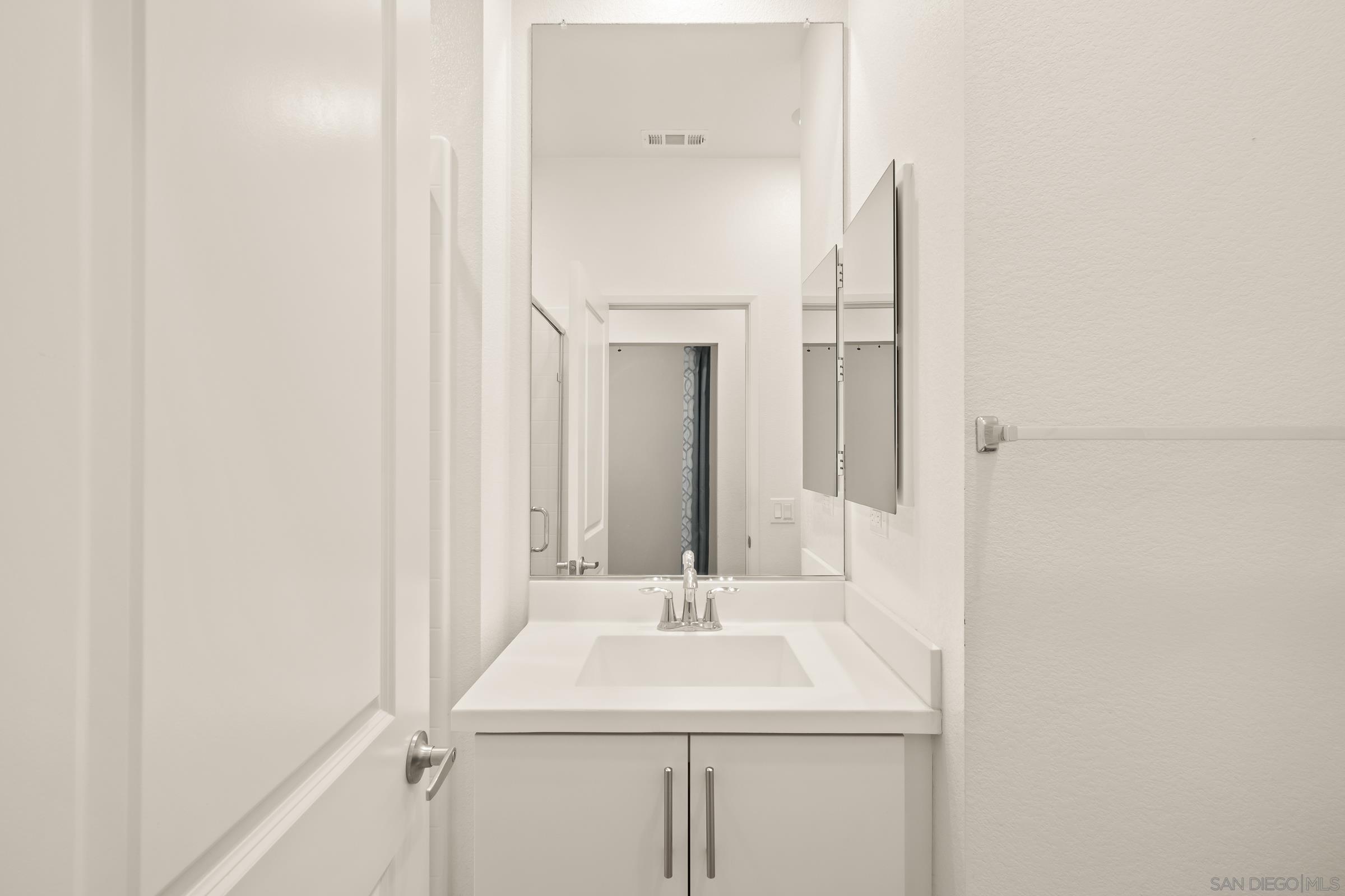 Detail Gallery Image 31 of 52 For 1118  via Lucero, Oceanside,  CA 92056 - 4 Beds | 3/1 Baths