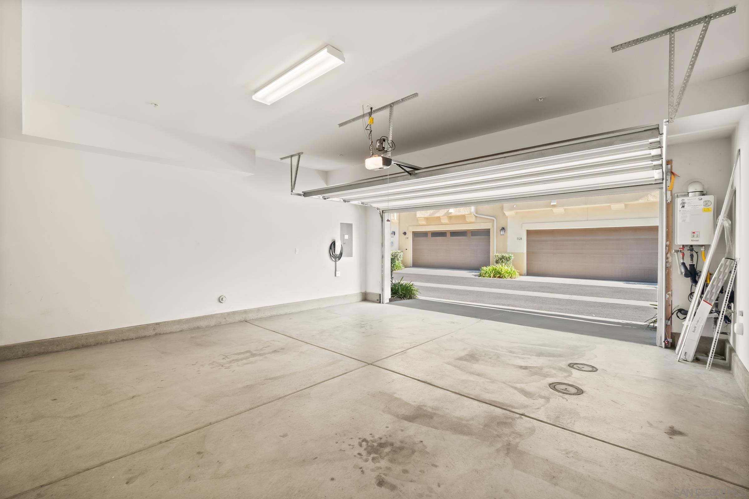 Detail Gallery Image 33 of 52 For 1118  via Lucero, Oceanside,  CA 92056 - 4 Beds | 3/1 Baths