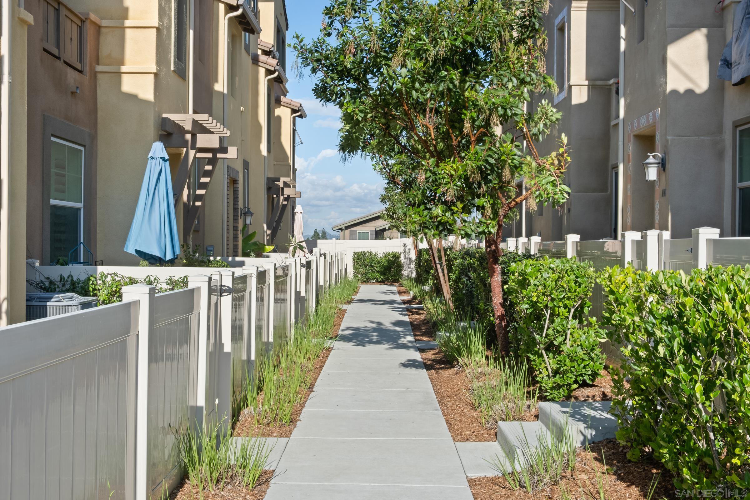 Detail Gallery Image 34 of 52 For 1118  via Lucero, Oceanside,  CA 92056 - 4 Beds | 3/1 Baths