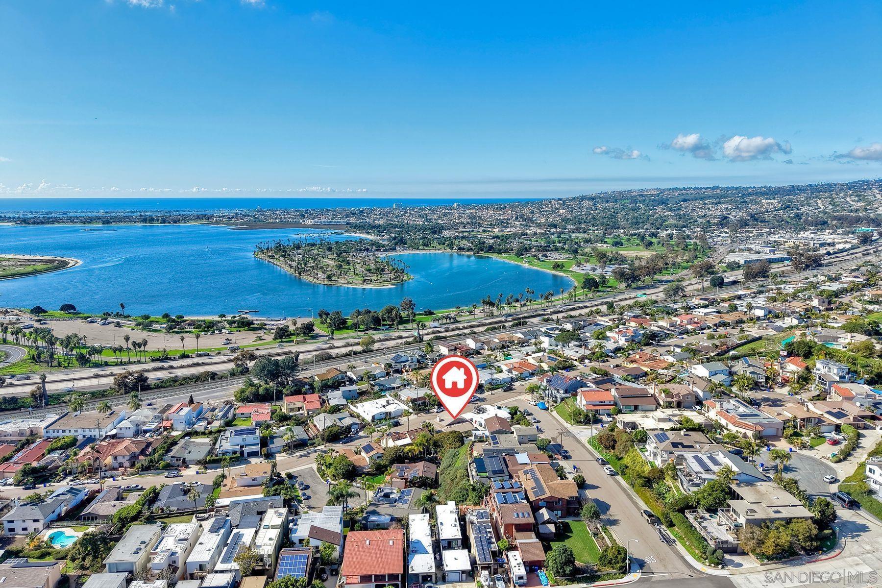 Detail Gallery Image 2 of 42 For 2935  Lloyd St, San Diego,  CA 92117 - 4 Beds | 3/1 Baths