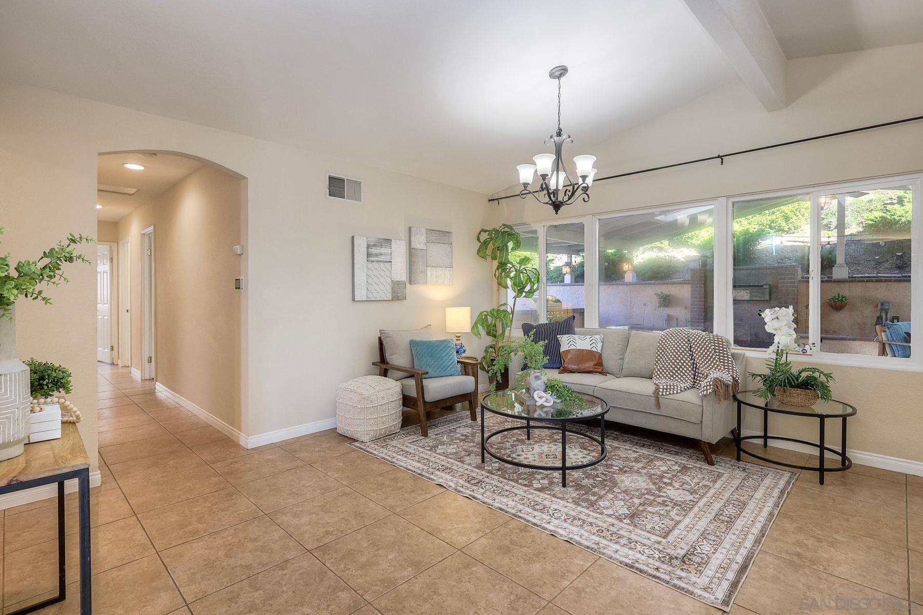 Detail Gallery Image 12 of 42 For 2935  Lloyd St, San Diego,  CA 92117 - 4 Beds | 3/1 Baths