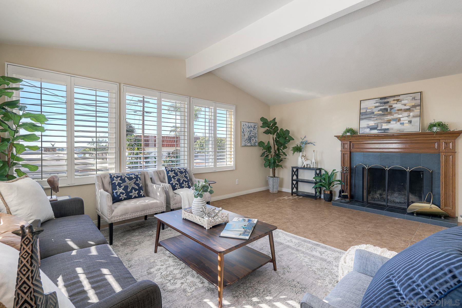 Detail Gallery Image 5 of 42 For 2935  Lloyd St, San Diego,  CA 92117 - 4 Beds | 3/1 Baths