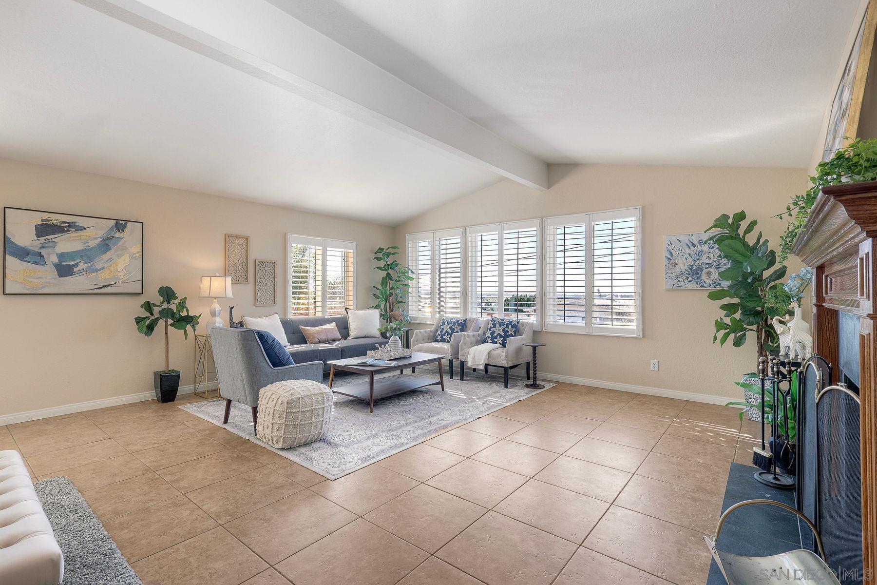 Detail Gallery Image 6 of 42 For 2935  Lloyd St, San Diego,  CA 92117 - 4 Beds | 3/1 Baths