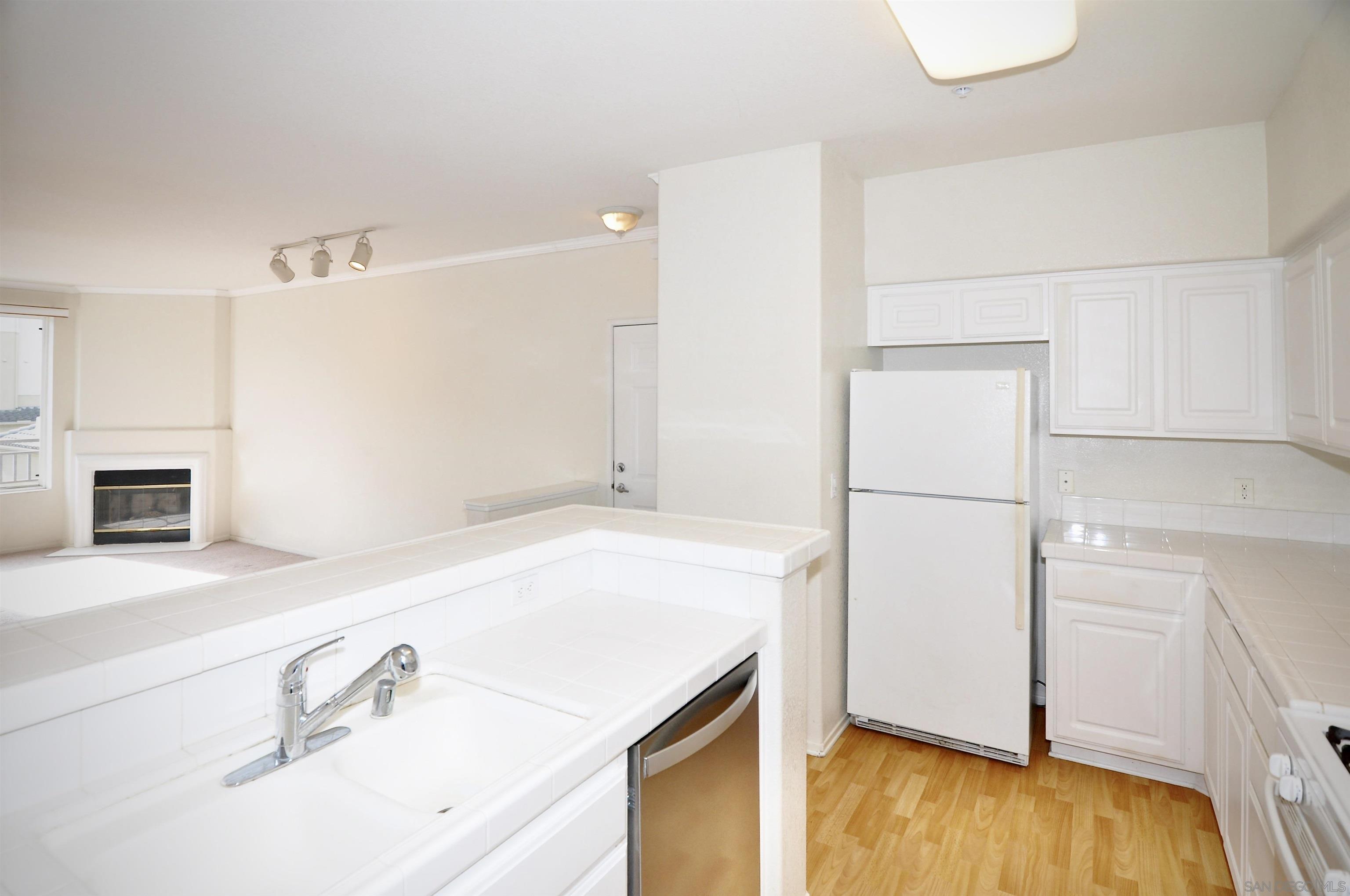 Detail Gallery Image 6 of 54 For 10840  Scripps Ranch Blvd  #206,  San Diego,  CA 92131 - 1 Beds | 1 Baths