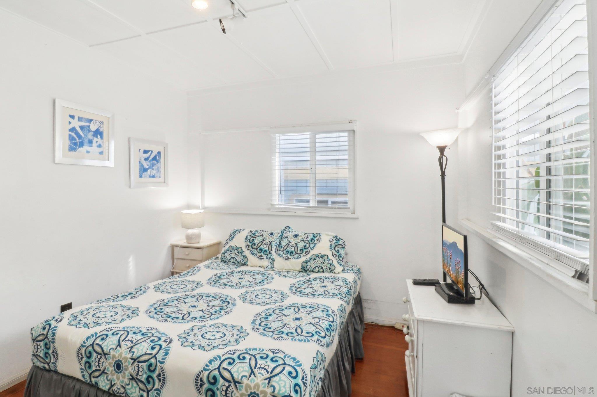 Detail Gallery Image 26 of 45 For 719  Jersey Ct, San Diego,  CA 92109 - 2 Beds | 1 Baths