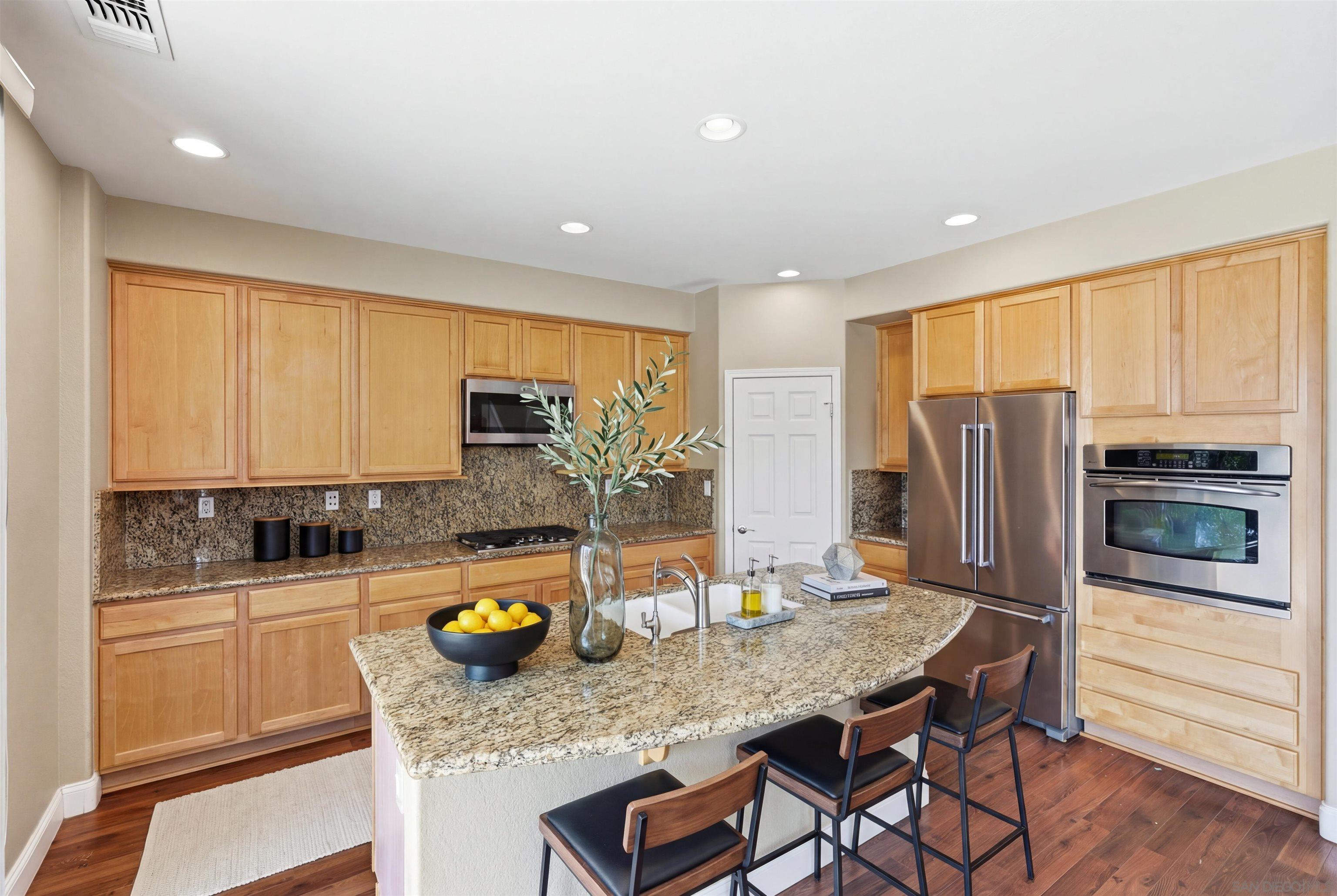 Detail Gallery Image 11 of 39 For 721  Hollowbrook Ct, San Marcos,  CA 92078 - 5 Beds | 3/1 Baths