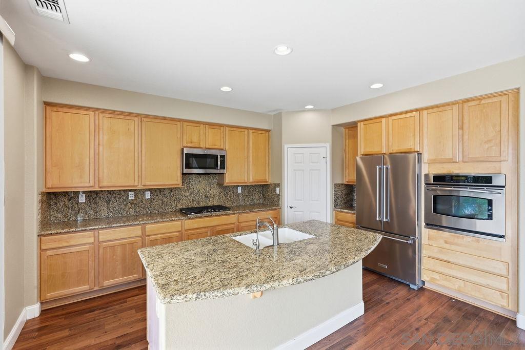 Detail Gallery Image 12 of 39 For 721  Hollowbrook Ct, San Marcos,  CA 92078 - 5 Beds | 3/1 Baths