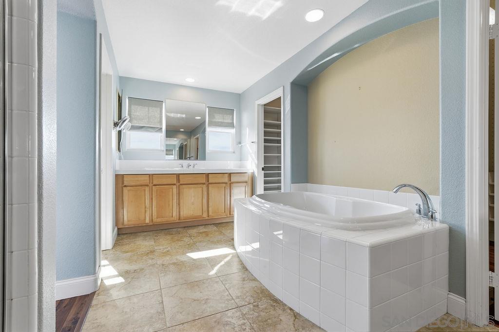Detail Gallery Image 21 of 39 For 721  Hollowbrook Ct, San Marcos,  CA 92078 - 5 Beds | 3/1 Baths