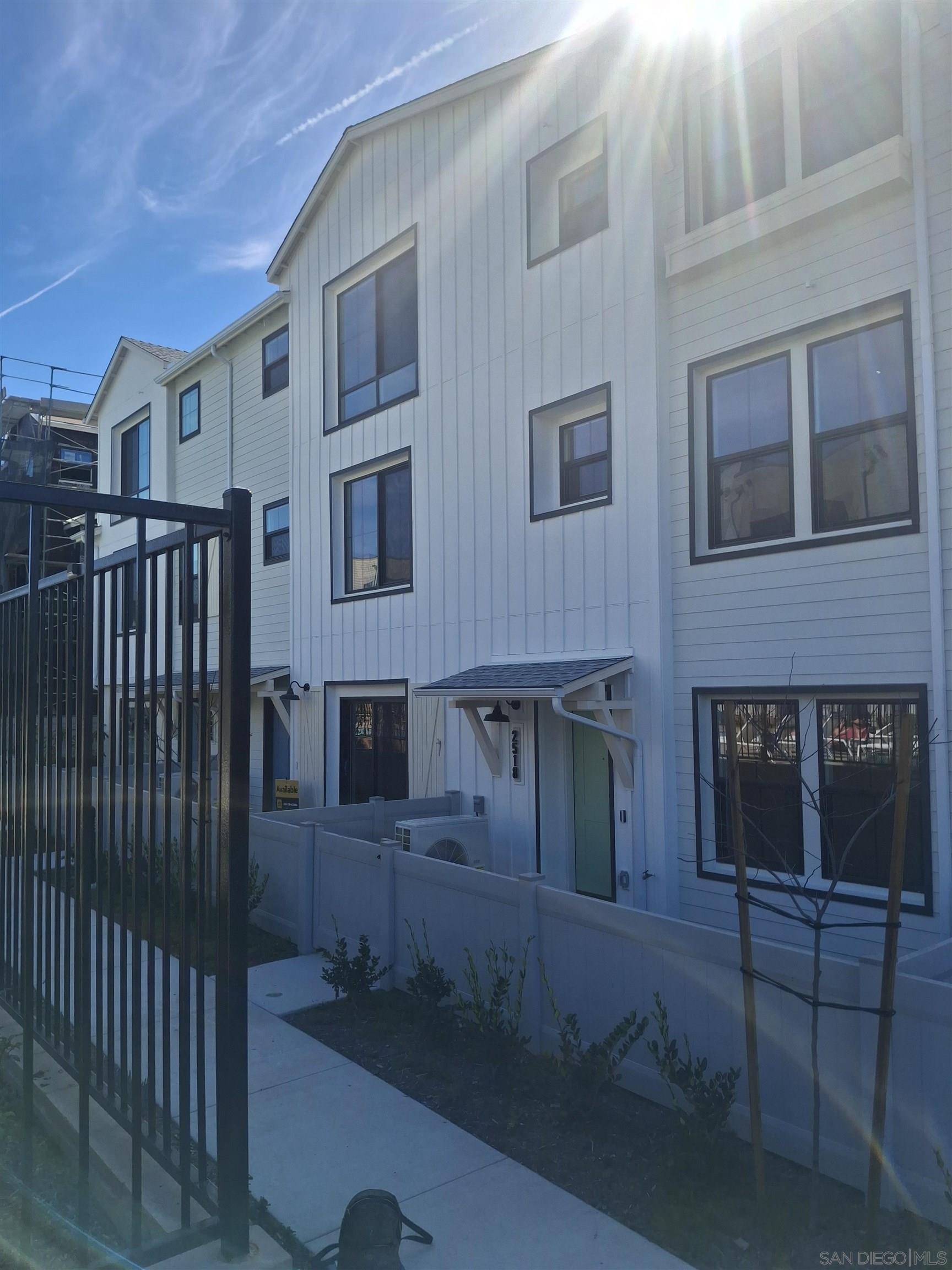 Front Image Thumbnail for SD260004772