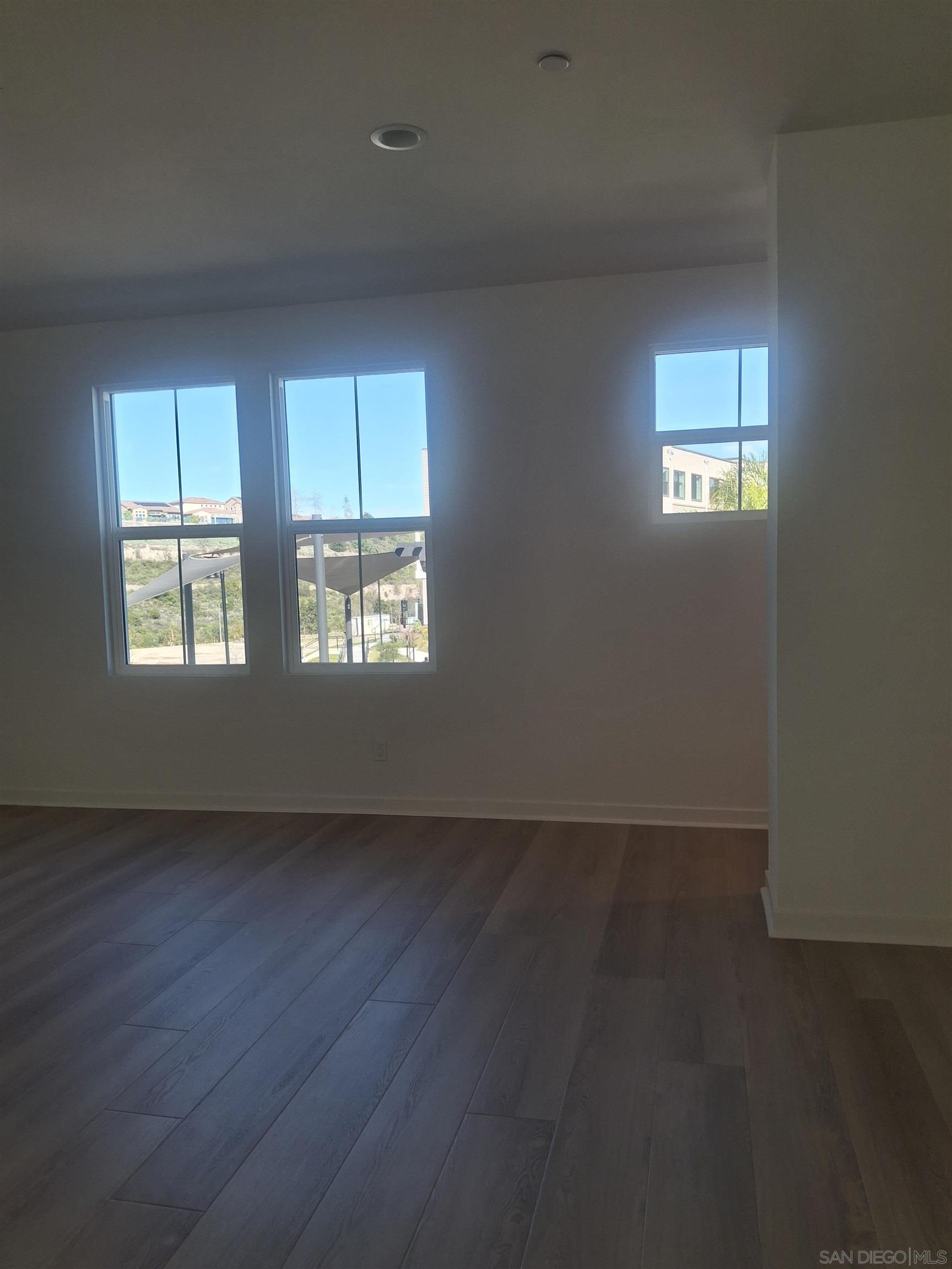 Detail Gallery Image 12 of 42 For 2518  Delphinium Ln, Carlsbad,  CA 92008 - 4 Beds | 2/2 Baths