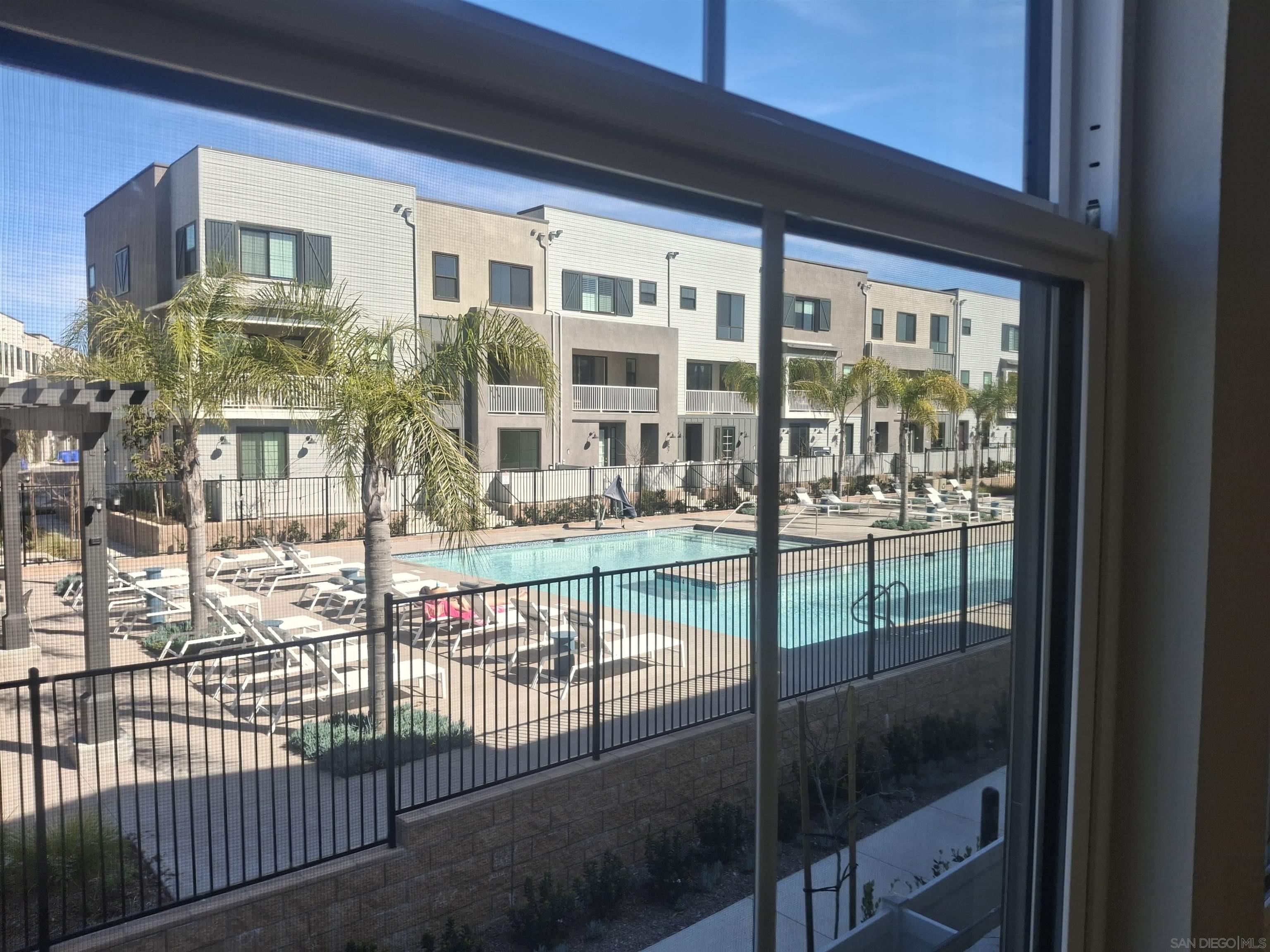 Detail Gallery Image 13 of 42 For 2518  Delphinium Ln, Carlsbad,  CA 92008 - 4 Beds | 2/2 Baths