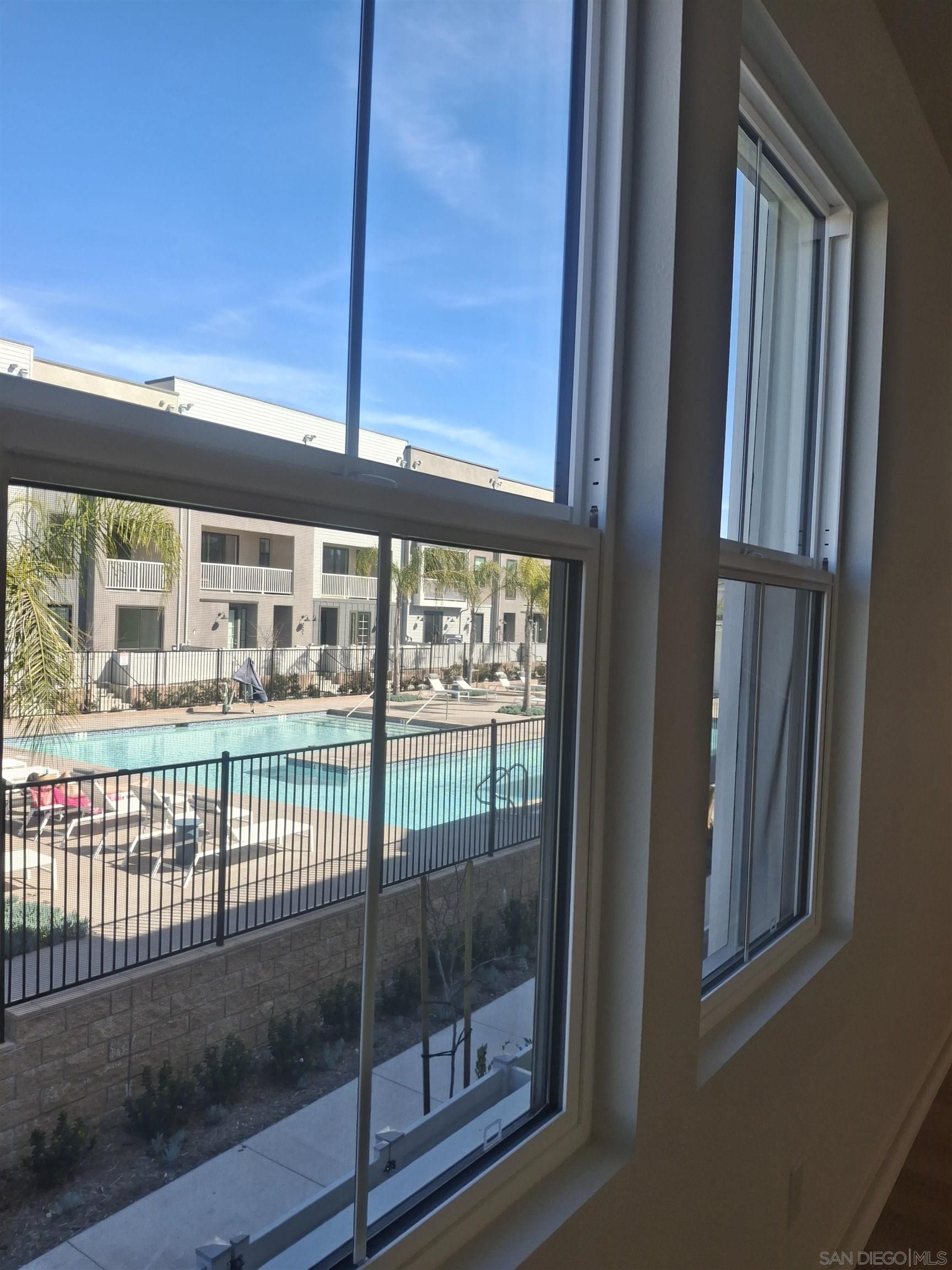 Detail Gallery Image 14 of 42 For 2518  Delphinium Ln, Carlsbad,  CA 92008 - 4 Beds | 2/2 Baths