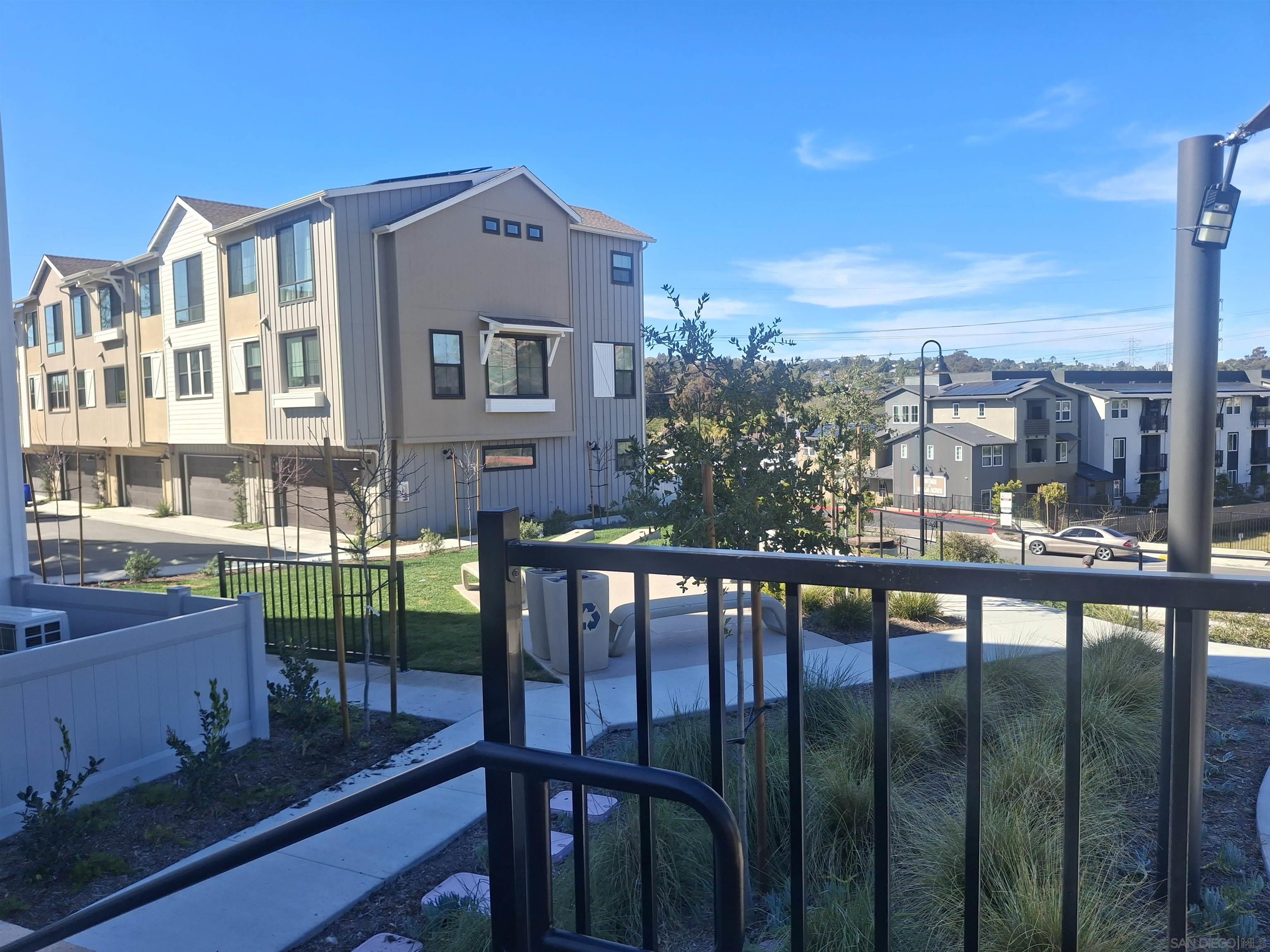 Detail Gallery Image 3 of 42 For 2518  Delphinium Ln, Carlsbad,  CA 92008 - 4 Beds | 2/2 Baths