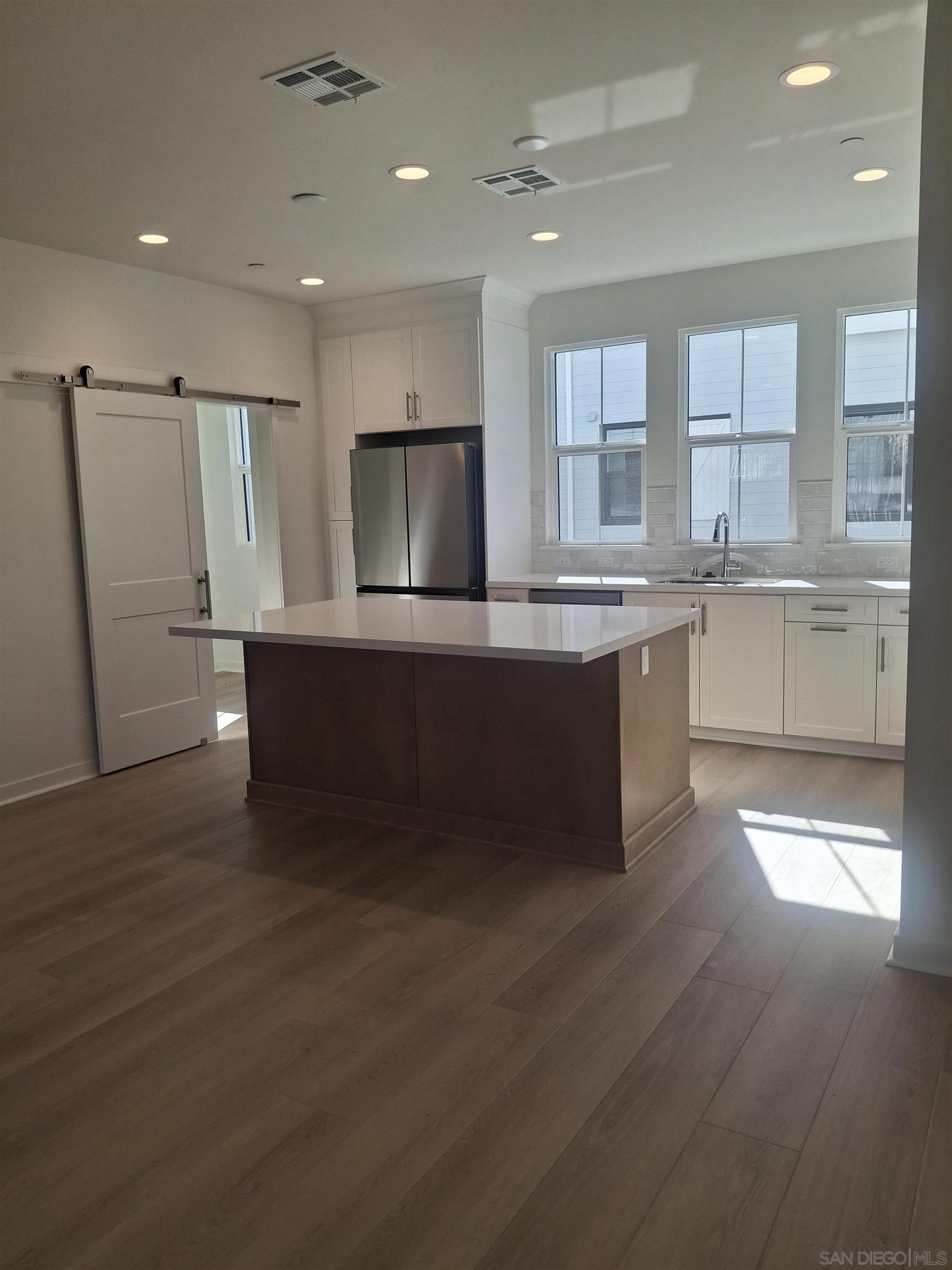 Detail Gallery Image 4 of 42 For 2518  Delphinium Ln, Carlsbad,  CA 92008 - 4 Beds | 2/2 Baths