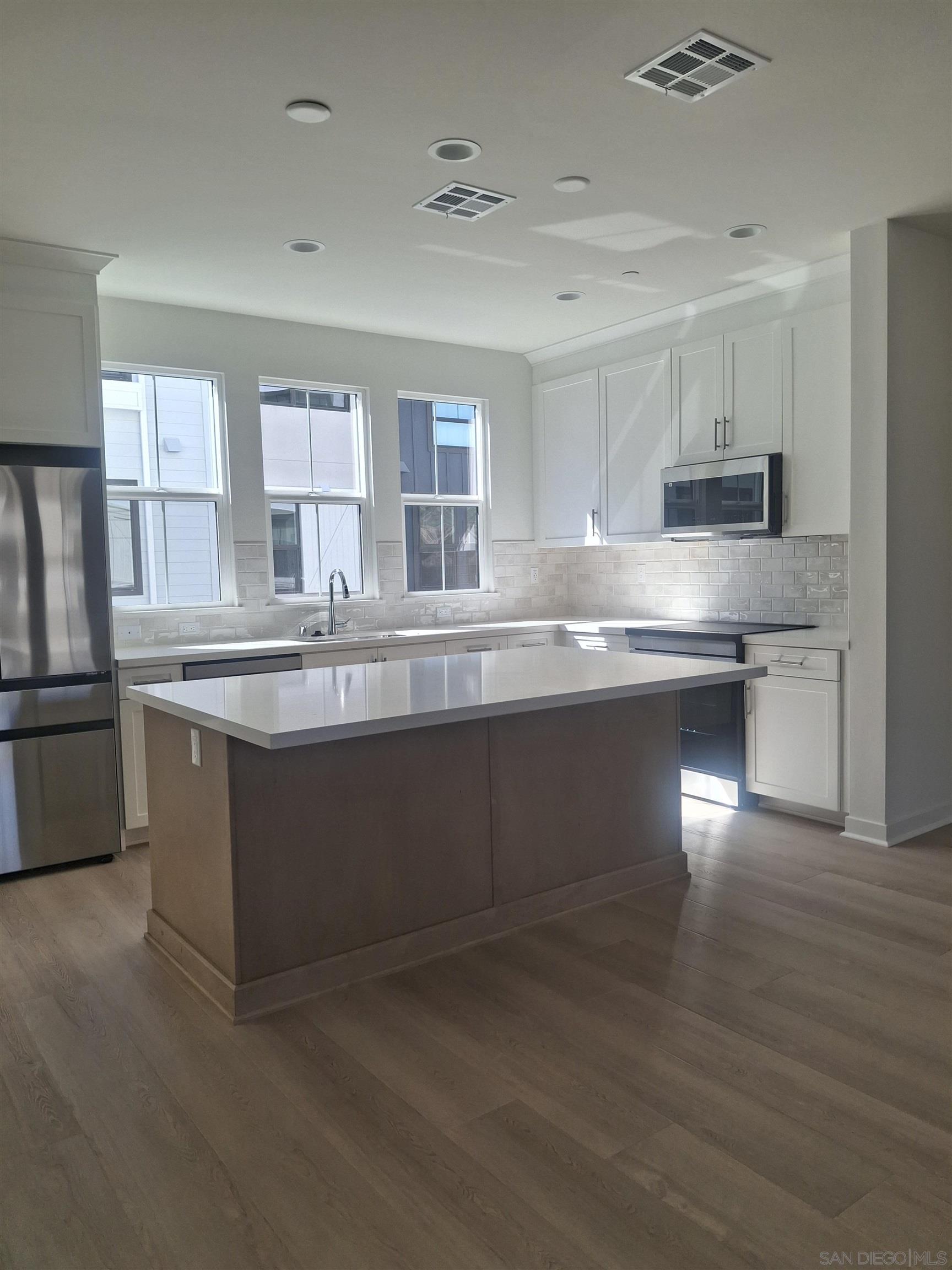 Detail Gallery Image 5 of 42 For 2518  Delphinium Ln, Carlsbad,  CA 92008 - 4 Beds | 2/2 Baths