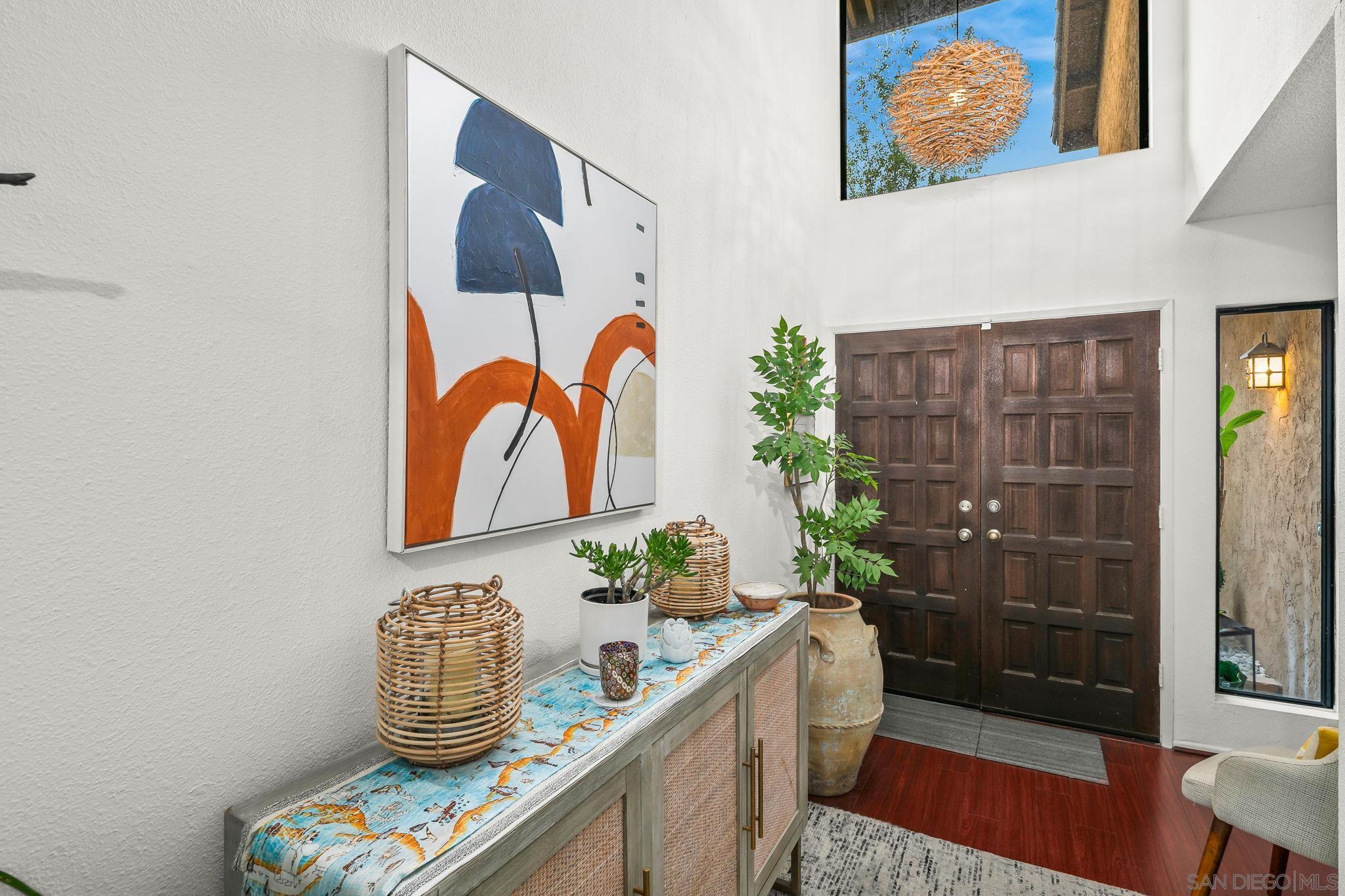 Detail Gallery Image 5 of 31 For , La Jolla,  CA 92037 - 3 Beds | 2/1 Baths