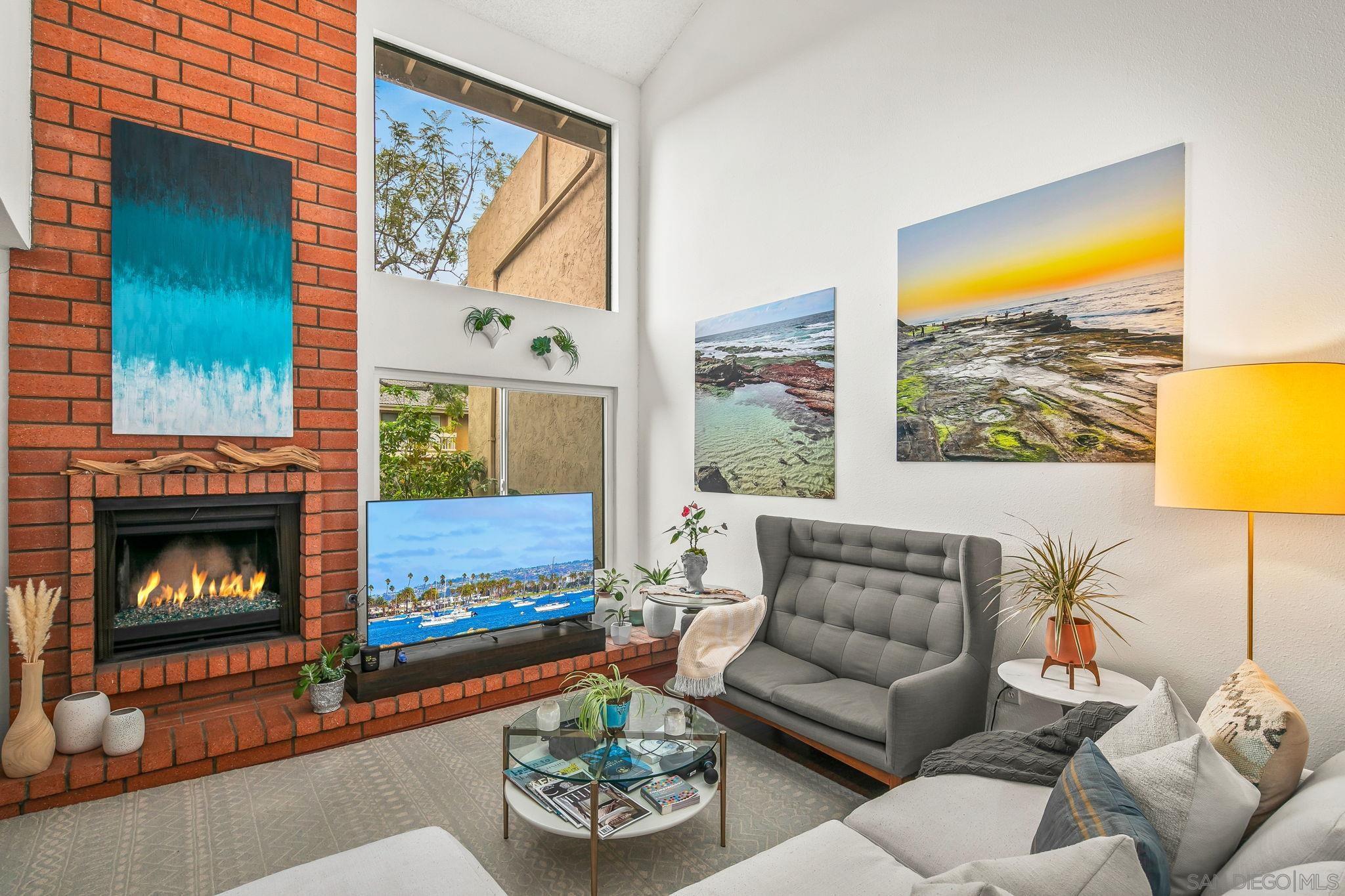 Detail Gallery Image 6 of 31 For , La Jolla,  CA 92037 - 3 Beds | 2/1 Baths