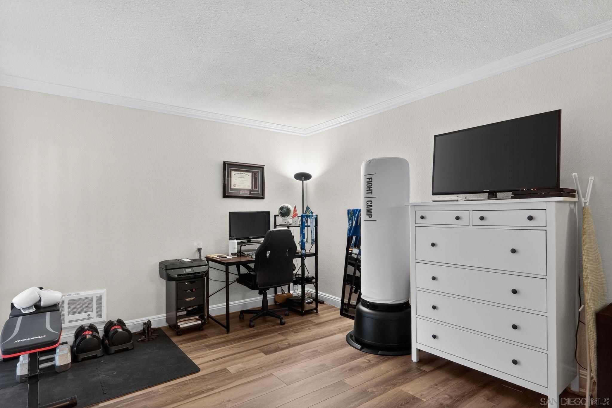 Detail Gallery Image 12 of 21 For 1353  Caminito Gabaldon  #E,  San Diego,  CA 92108 - 2 Beds | 1 Baths