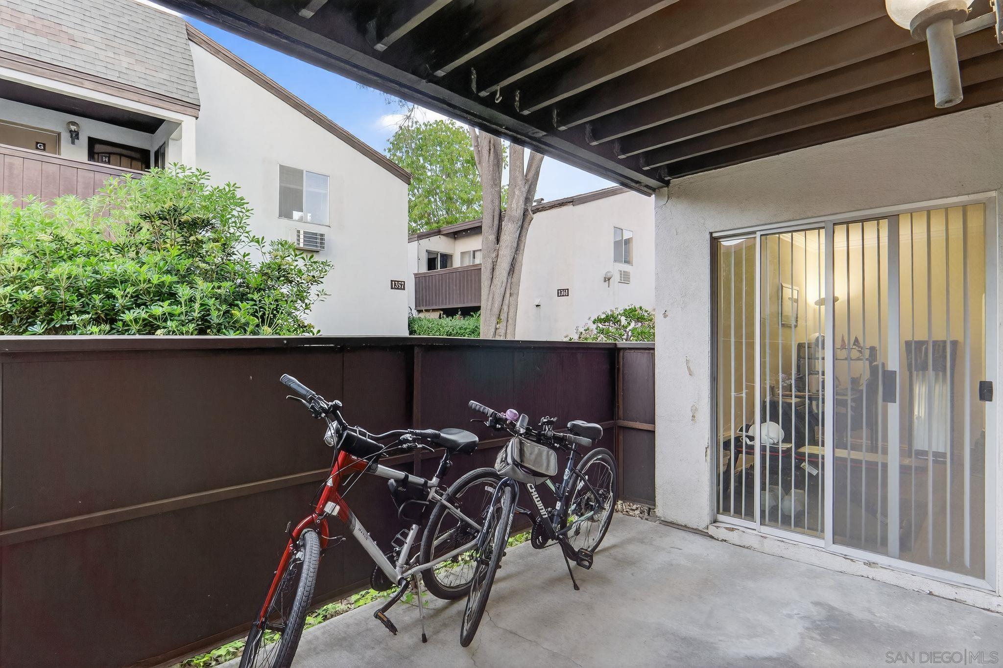 Detail Gallery Image 13 of 21 For 1353  Caminito Gabaldon  #E,  San Diego,  CA 92108 - 2 Beds | 1 Baths