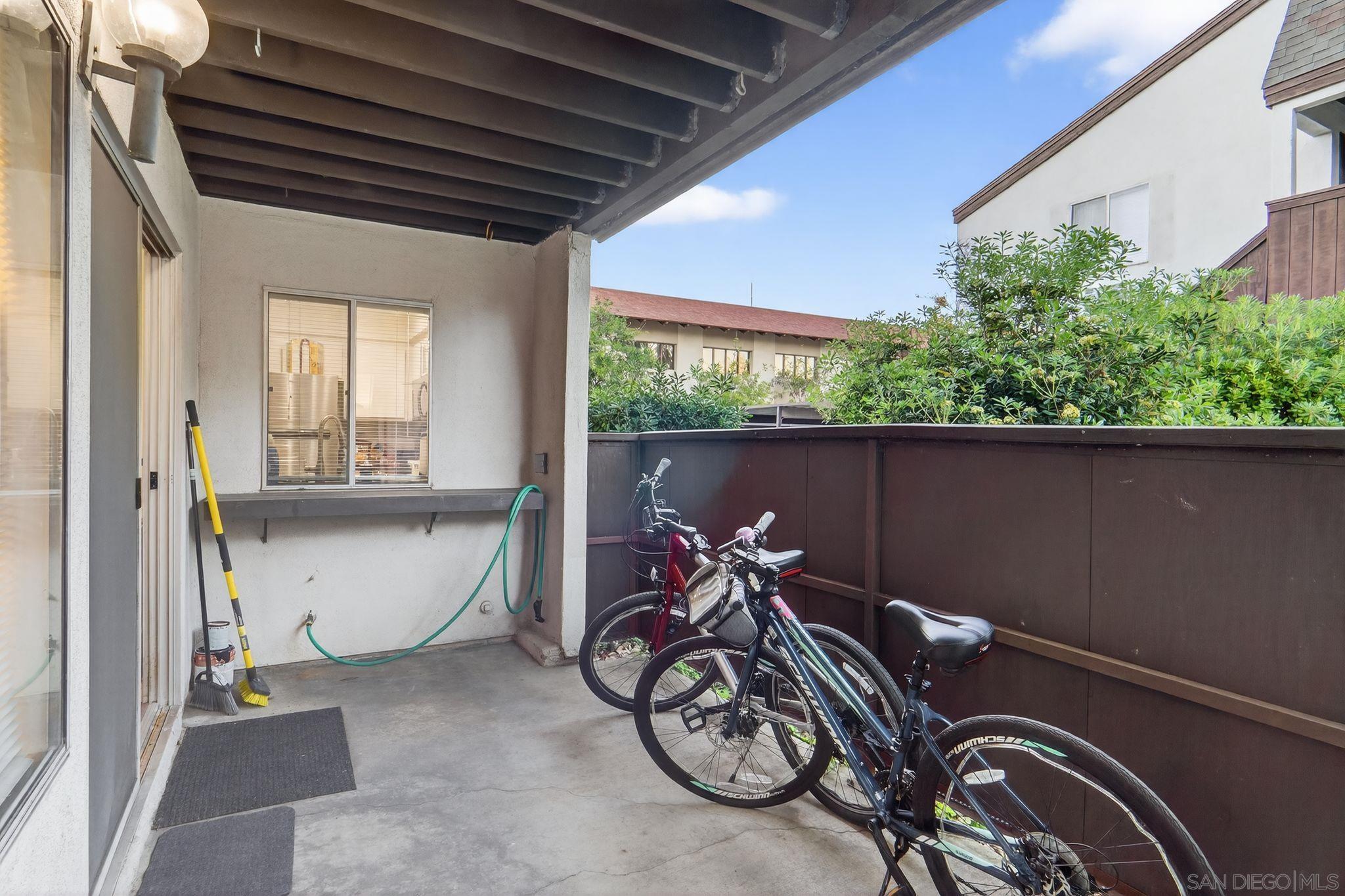 Detail Gallery Image 14 of 21 For 1353  Caminito Gabaldon  #E,  San Diego,  CA 92108 - 2 Beds | 1 Baths