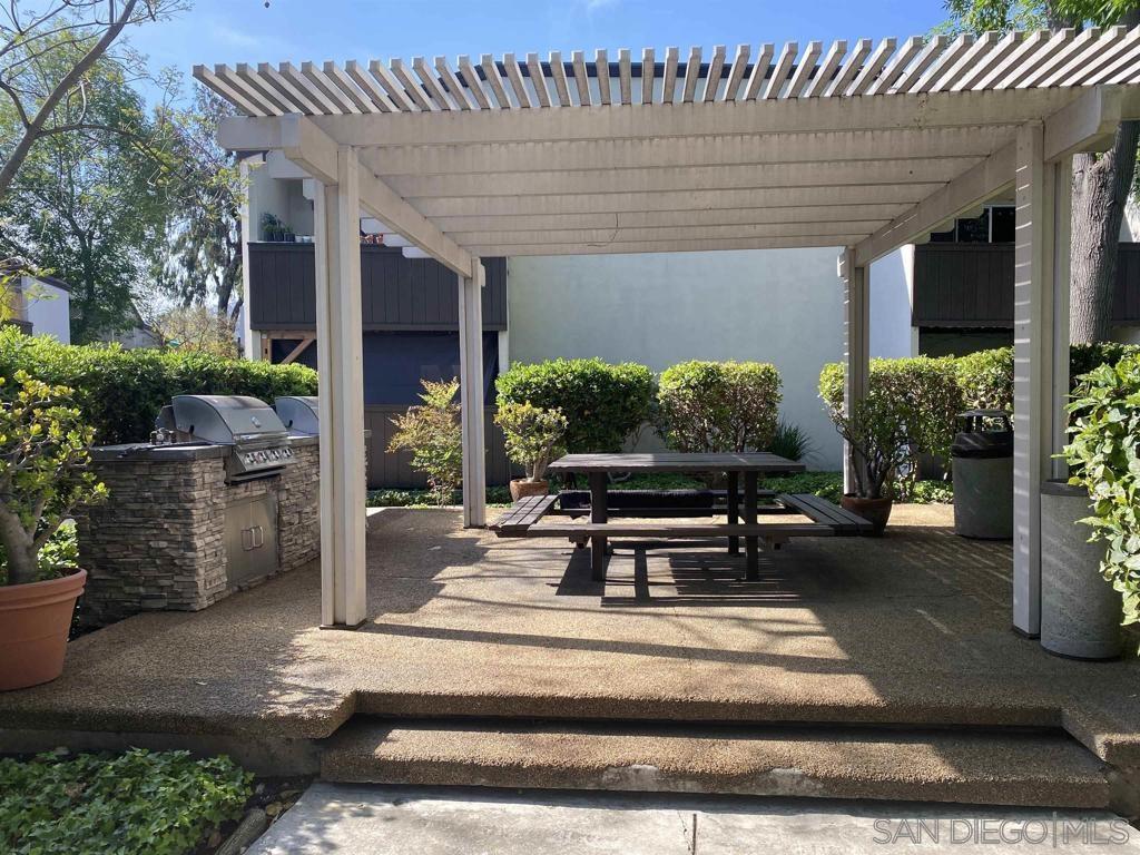 Detail Gallery Image 20 of 21 For 1353  Caminito Gabaldon  #E,  San Diego,  CA 92108 - 2 Beds | 1 Baths