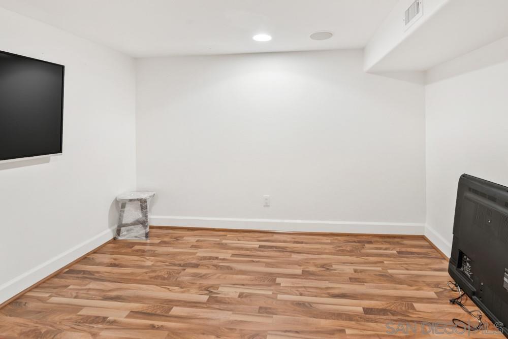 Detail Gallery Image 15 of 73 For 9230  Island Pine, San Diego,  CA 92127 - 5 Beds | 5/1 Baths