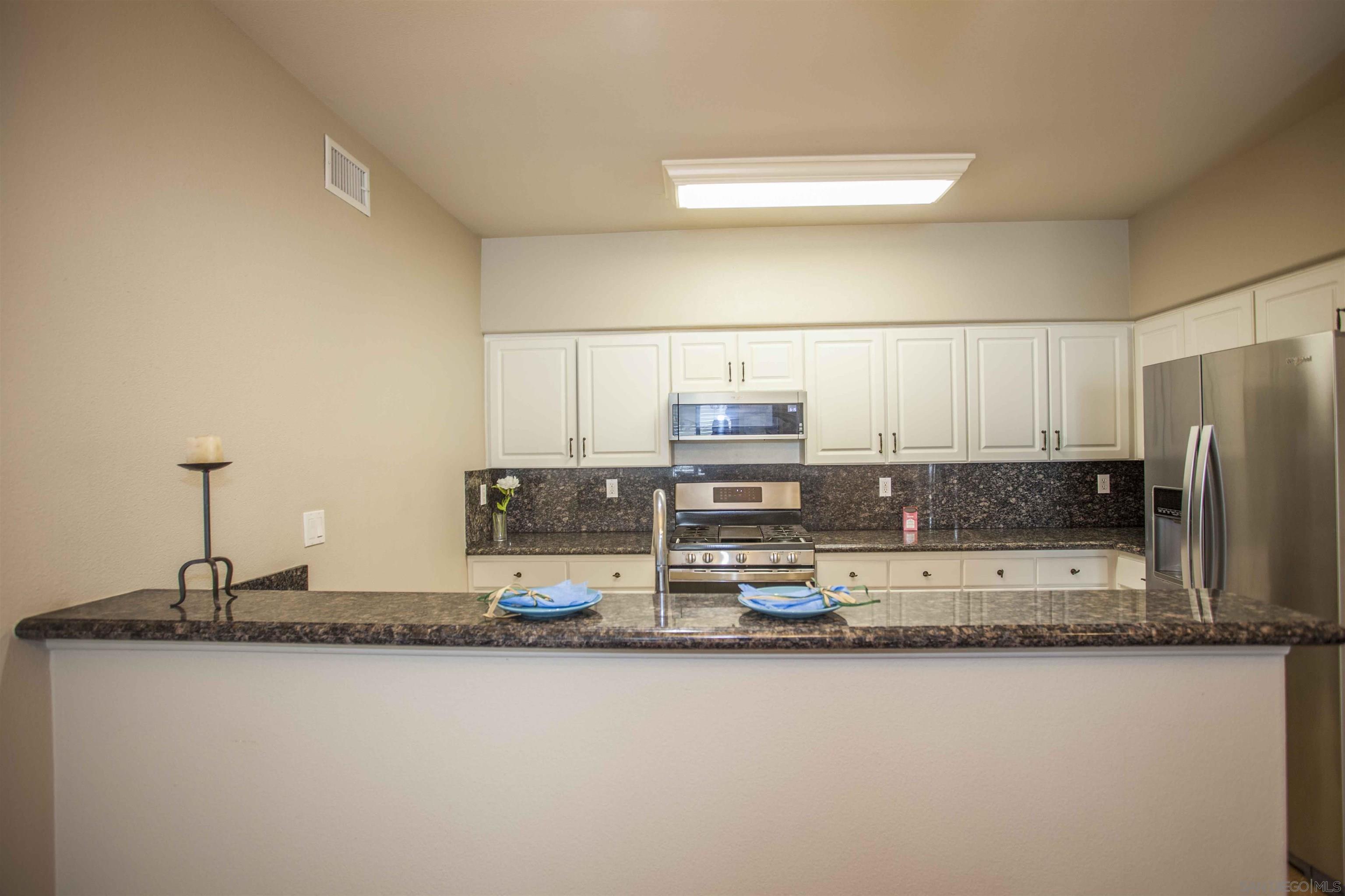 Detail Gallery Image 10 of 32 For 12362  Carmel Country Rd  #G208,  San Diego,  CA 92130 - 3 Beds | 2 Baths