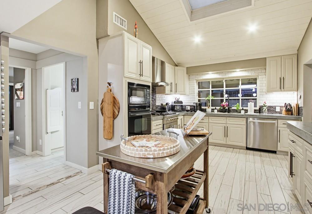 Detail Gallery Image 12 of 33 For 16203  Kupa Way, Pauma Valley,  CA 92061 - 3 Beds | 2/1 Baths