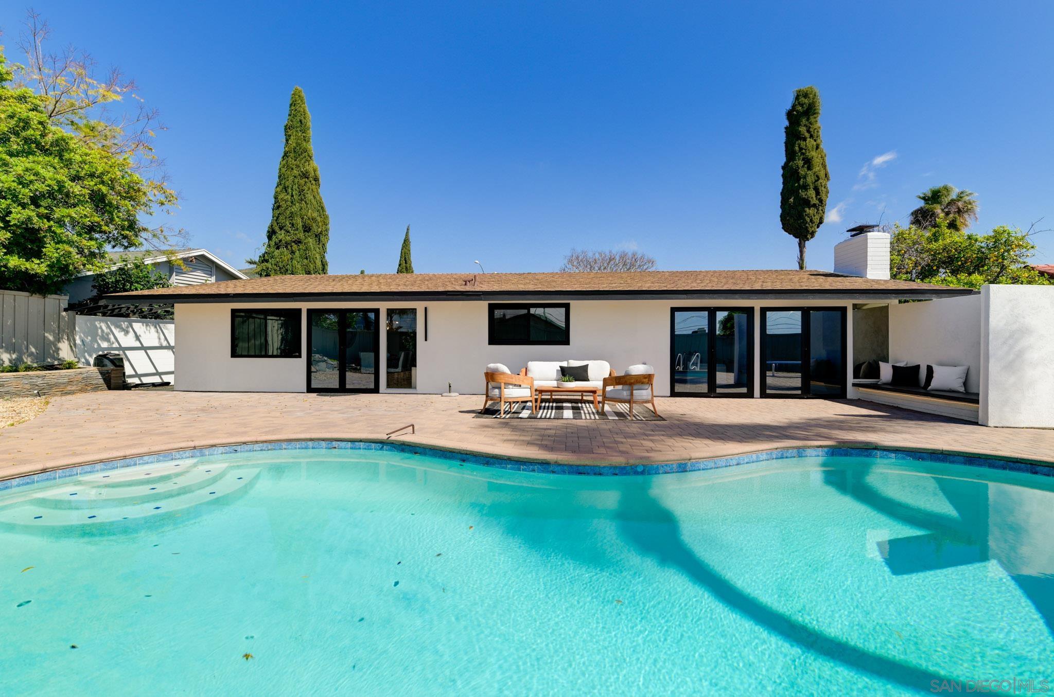 Detail Gallery Image 2 of 31 For 6852  Jackson Dr, San Diego,  CA 92119 - 4 Beds | 3 Baths