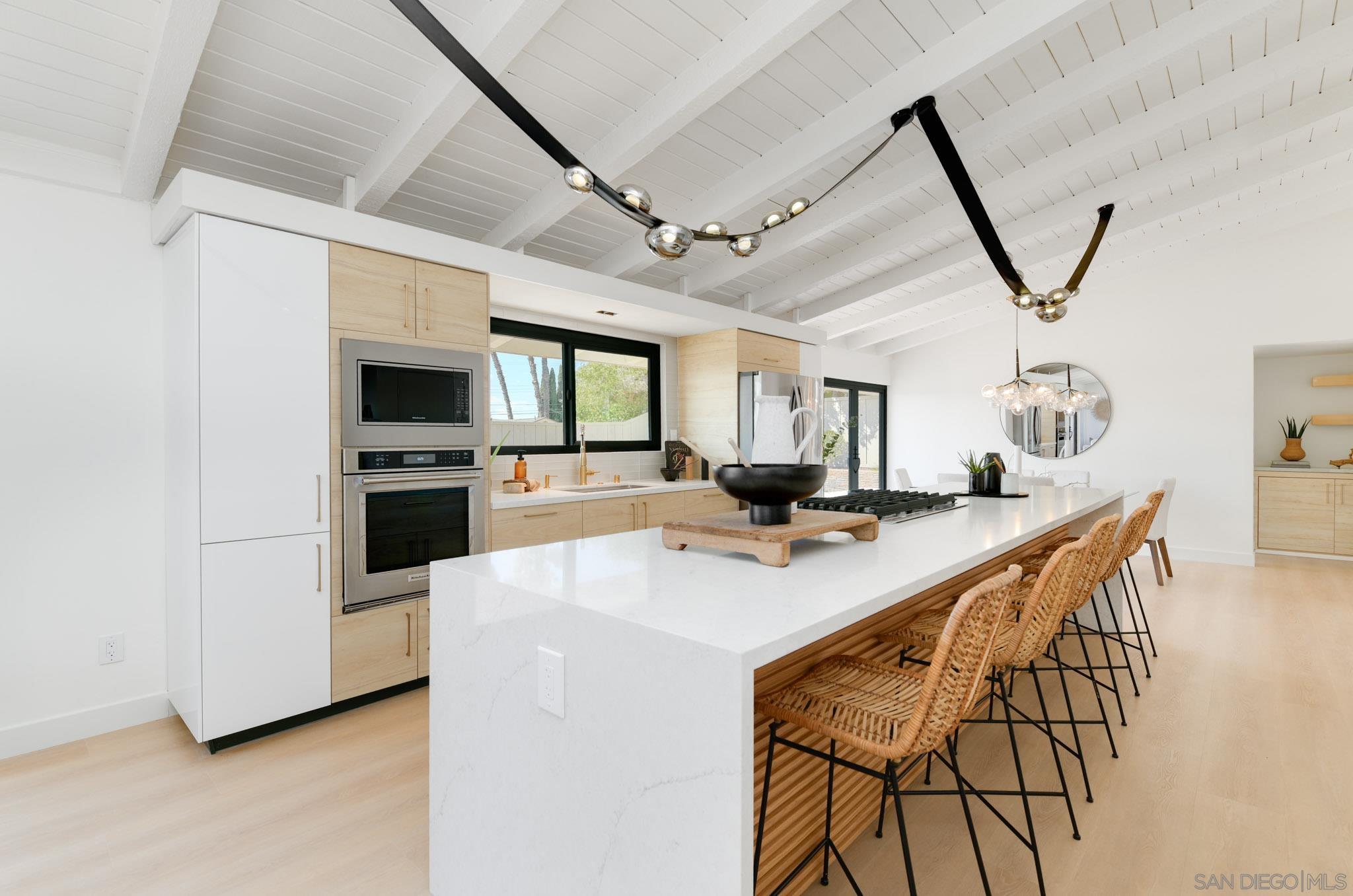 Detail Gallery Image 3 of 31 For 6852  Jackson Dr, San Diego,  CA 92119 - 4 Beds | 3 Baths