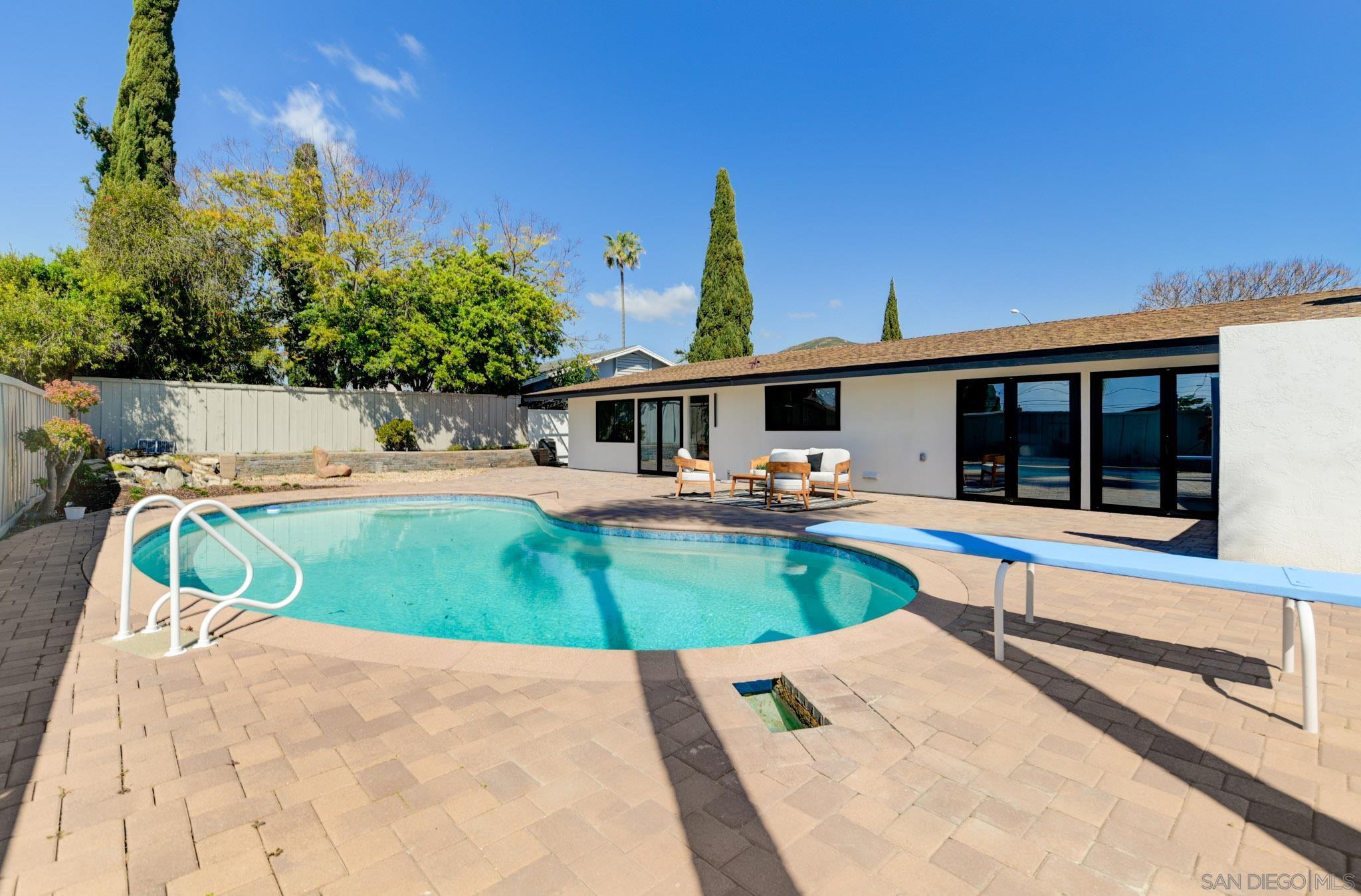 Detail Gallery Image 25 of 31 For 6852  Jackson Dr, San Diego,  CA 92119 - 4 Beds | 3 Baths