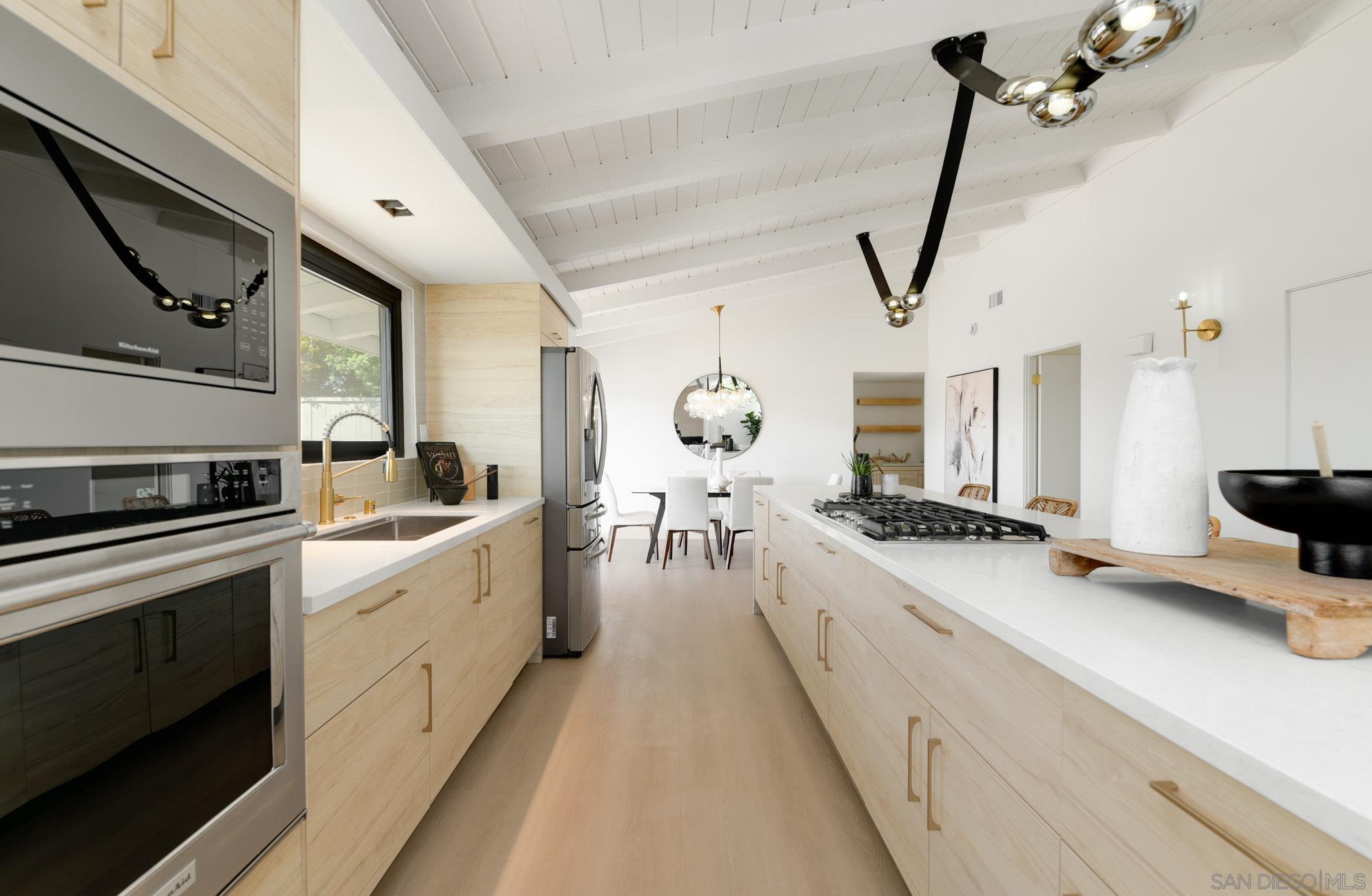 Detail Gallery Image 9 of 31 For 6852  Jackson Dr, San Diego,  CA 92119 - 4 Beds | 3 Baths