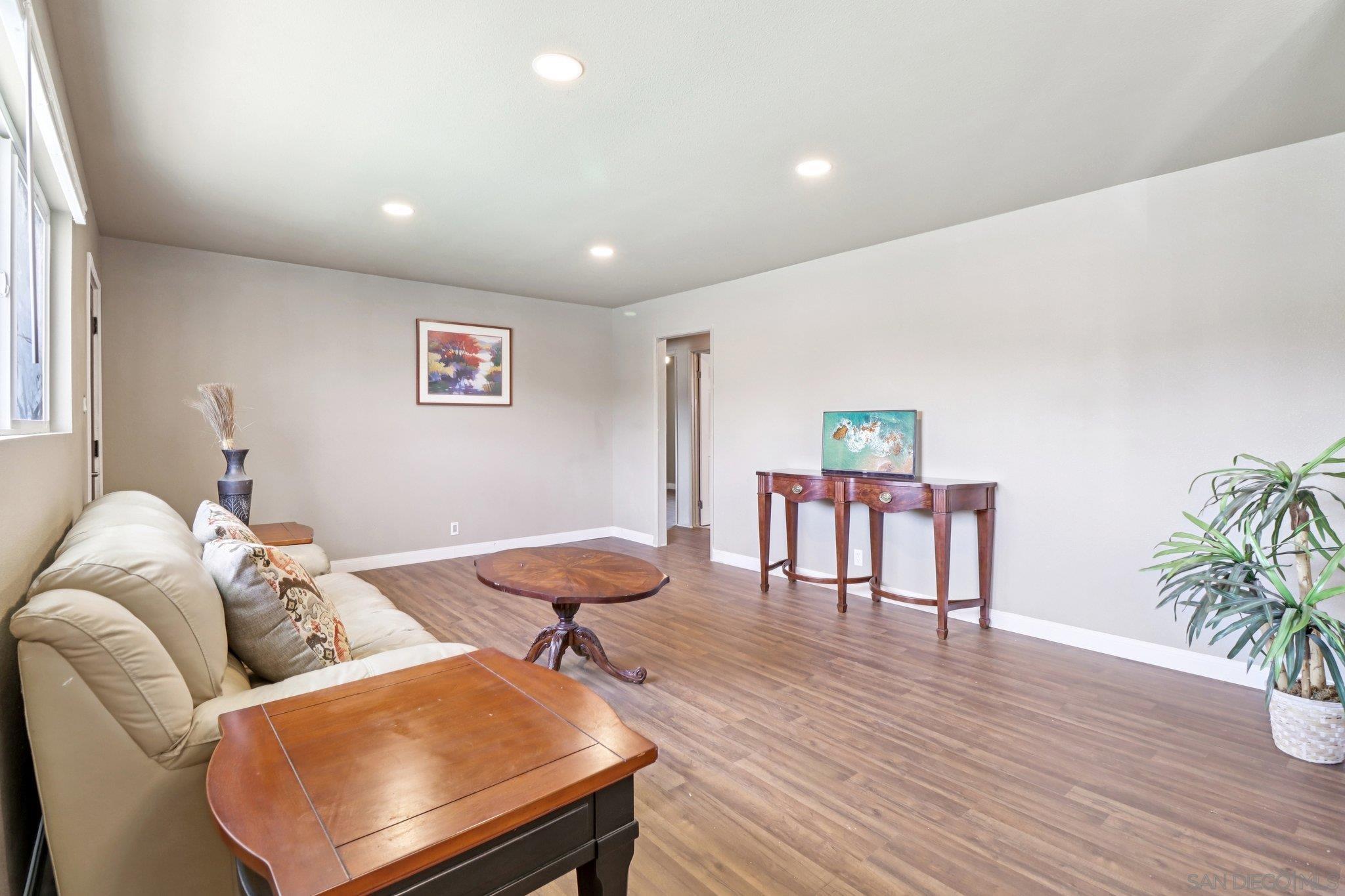 Detail Gallery Image 11 of 22 For , San Diego,  CA 92117 - 3 Beds | 2 Baths