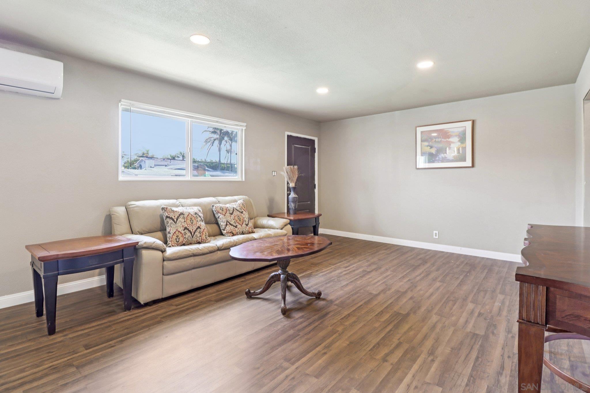 Detail Gallery Image 6 of 22 For , San Diego,  CA 92117 - 3 Beds | 2 Baths