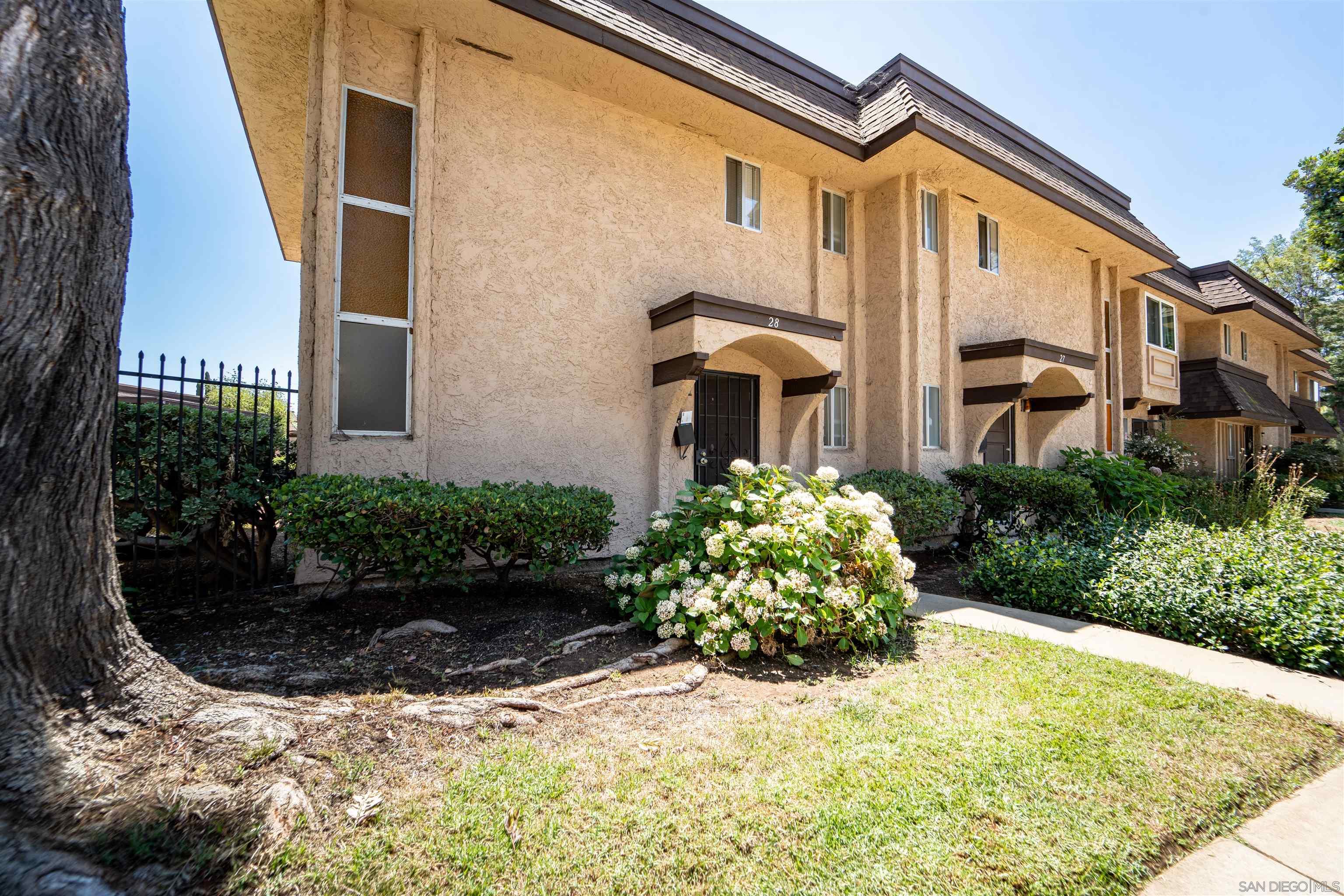 Detail Gallery Image 2 of 12 For 2121 E Grand Ave  28g,  Escondido,  CA 92027 - 2 Beds | 1/1 Baths