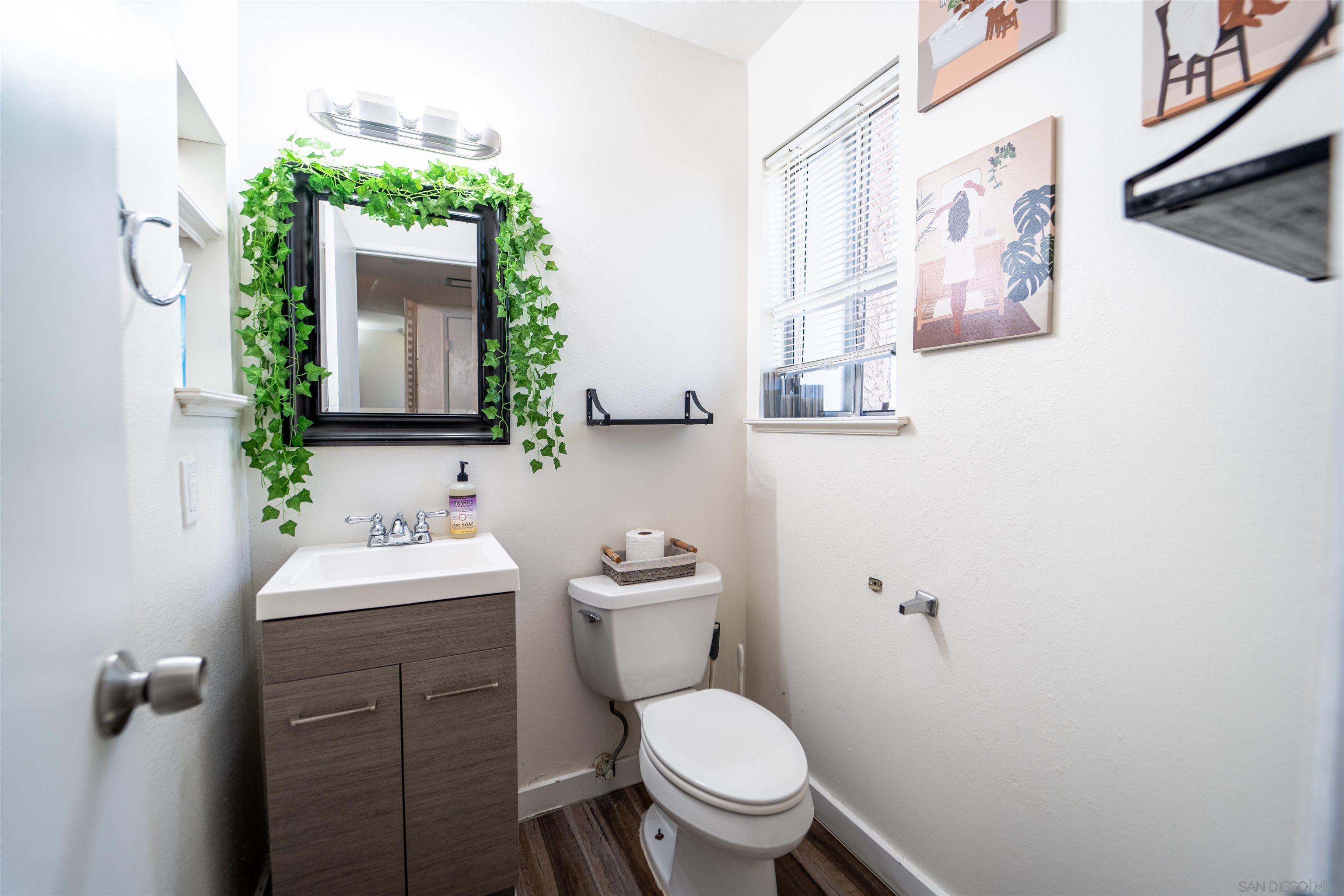 Detail Gallery Image 4 of 12 For 2121 E Grand Ave  28g,  Escondido,  CA 92027 - 2 Beds | 1/1 Baths