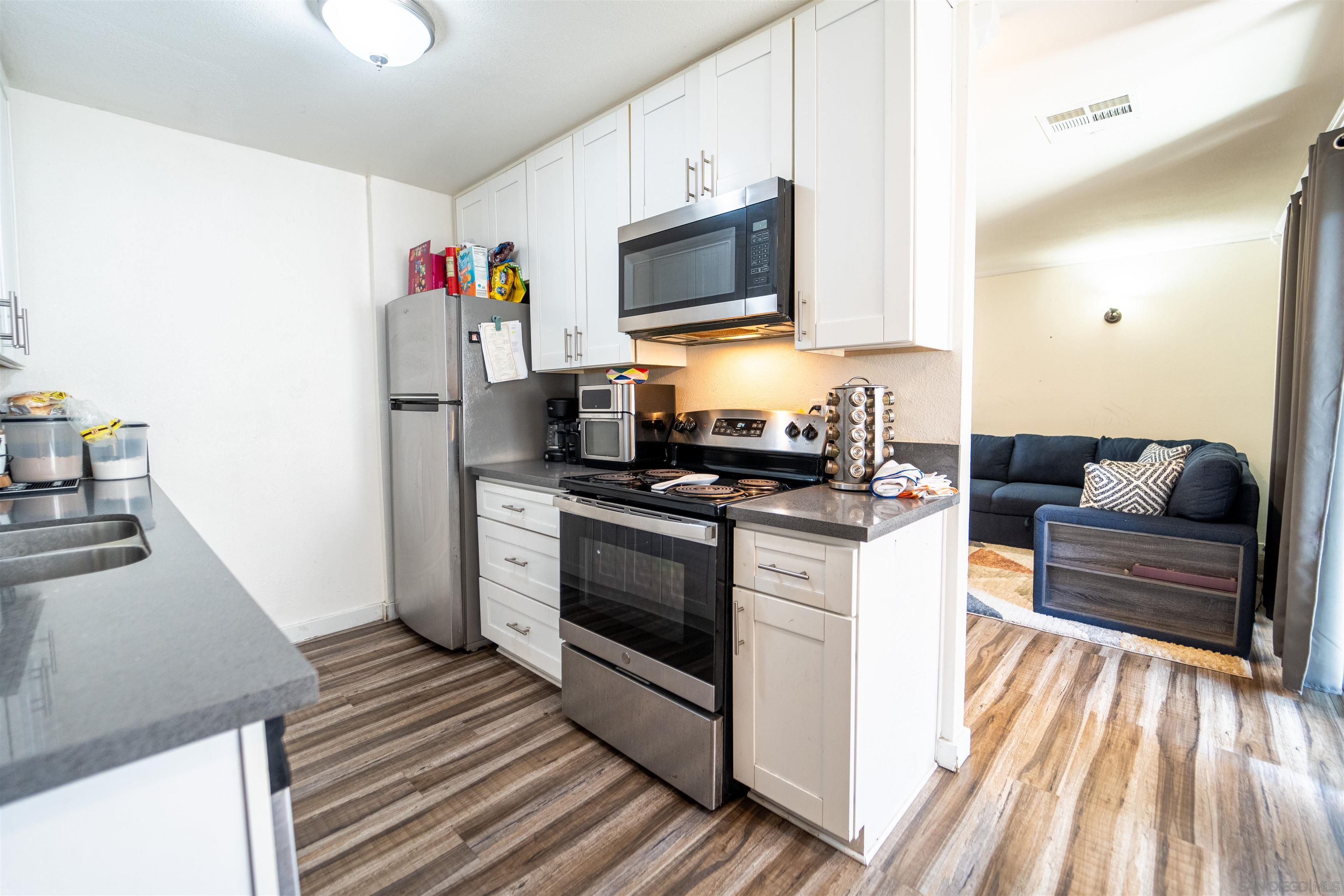 Detail Gallery Image 6 of 12 For 2121 E Grand Ave  28g,  Escondido,  CA 92027 - 2 Beds | 1/1 Baths