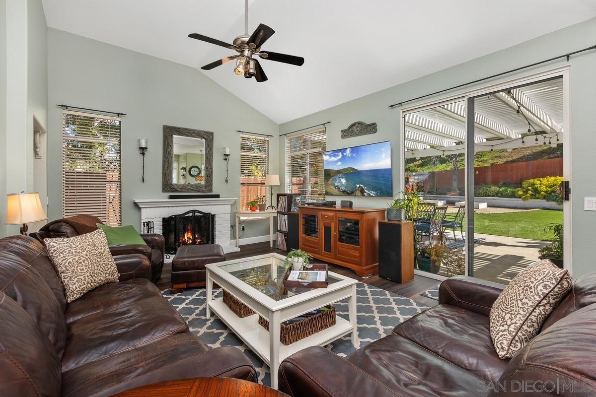 Detail Gallery Image 11 of 38 For 997  Masters Dr, Oceanside,  CA 92057 - 4 Beds | 3 Baths